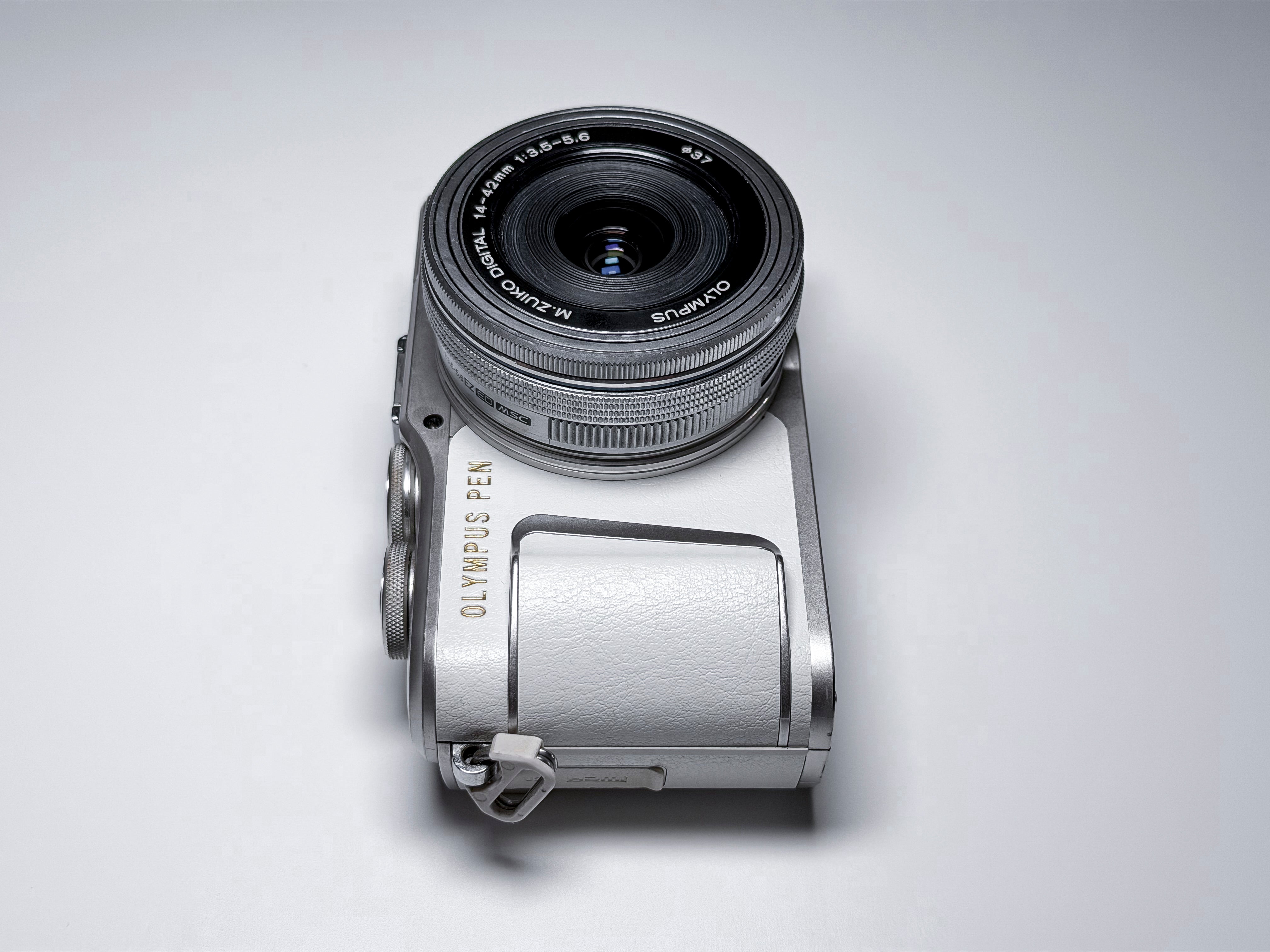 Olympus Pen E-PL9 + 14-42mm Mirrorless MFT - 1 Year Warranty, Excellent EPL 9