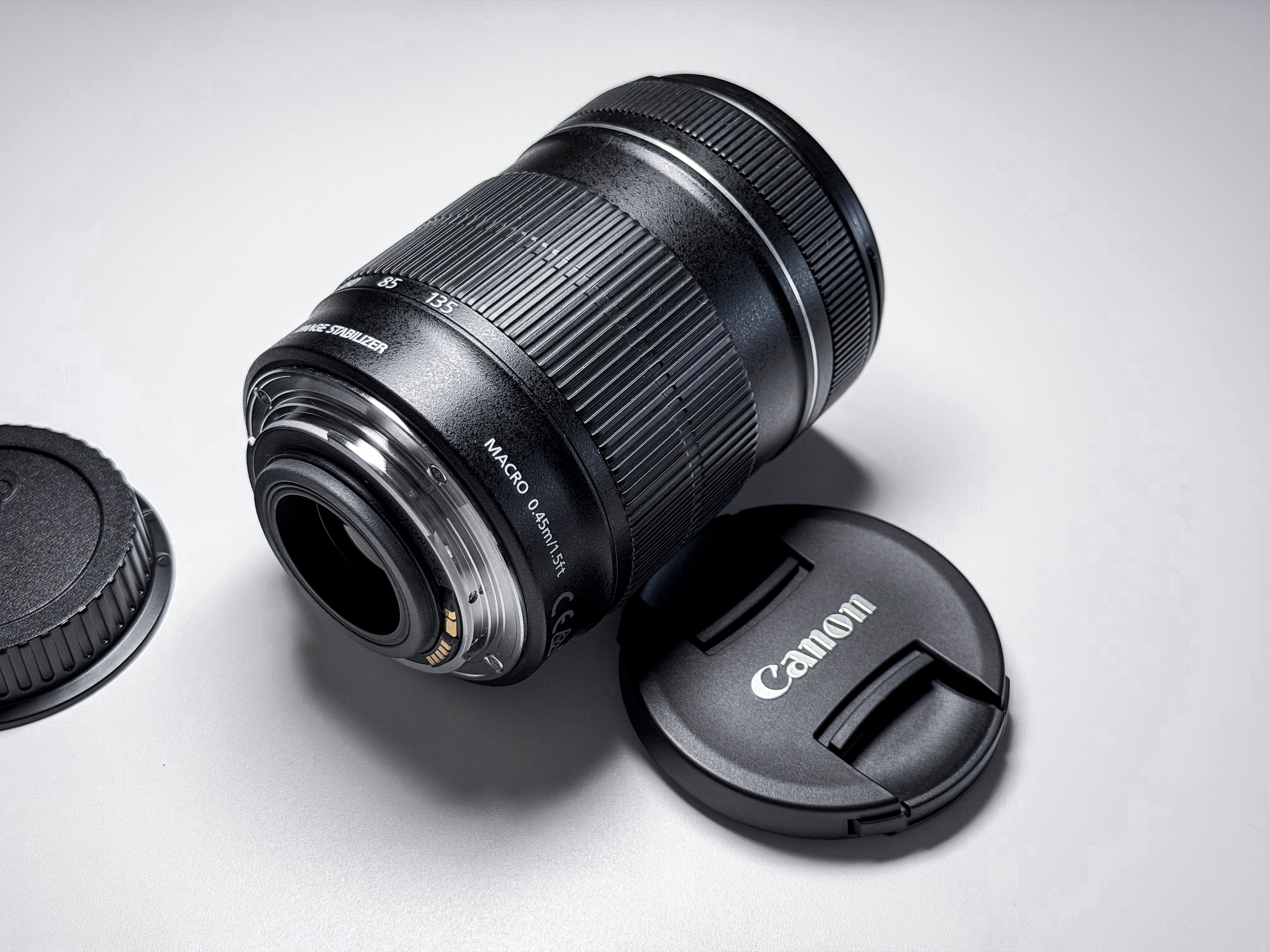 Canon 18-135mm IS EF-S f/3.5-5.6 Lens for EOS DSLR - 1 Year Warranty, Excellent