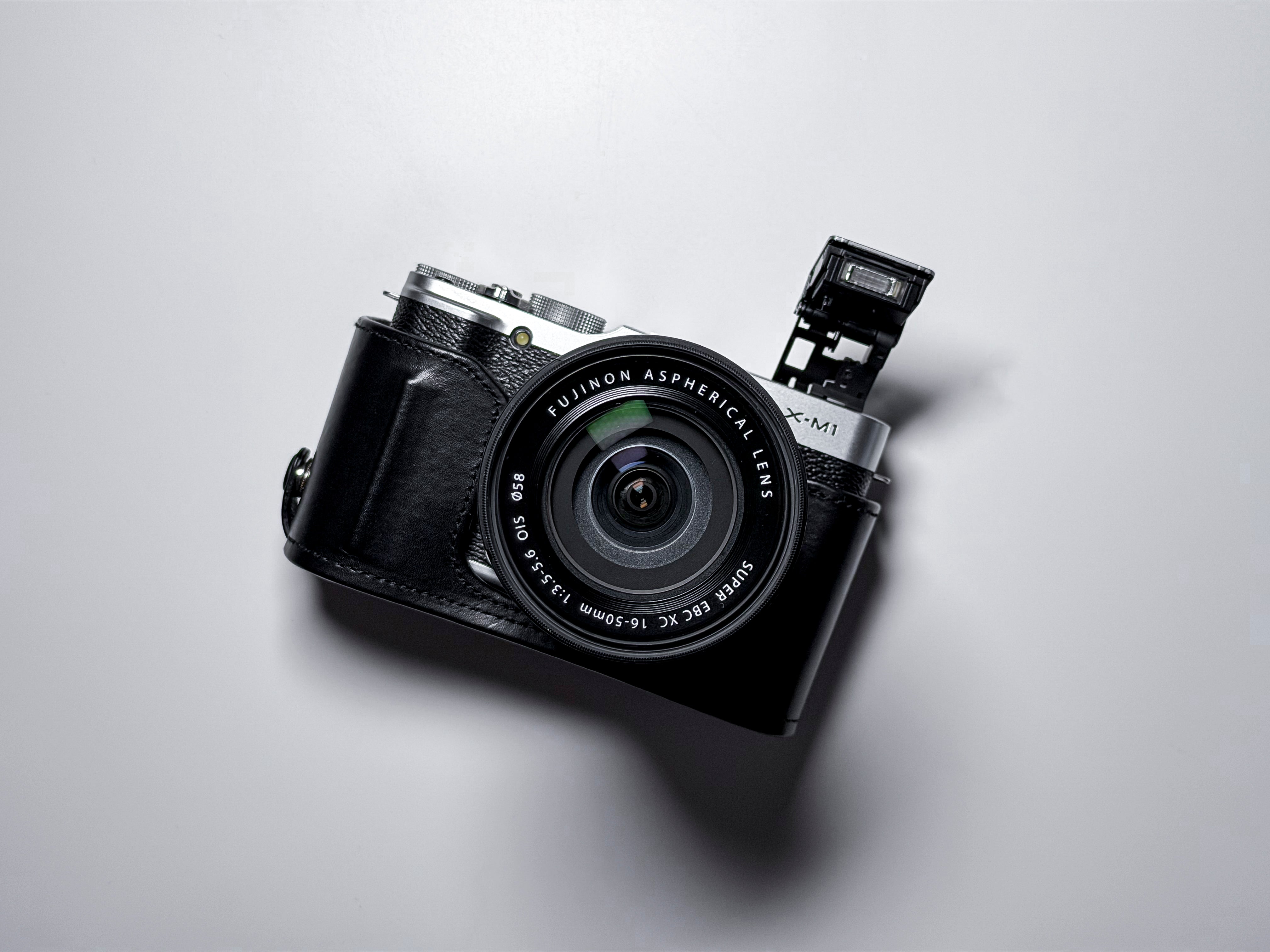 Fujifilm X-M1 + 16-50mm OIS Mirrorless APS-C Fuji - 1 Year Warranty, Excellent