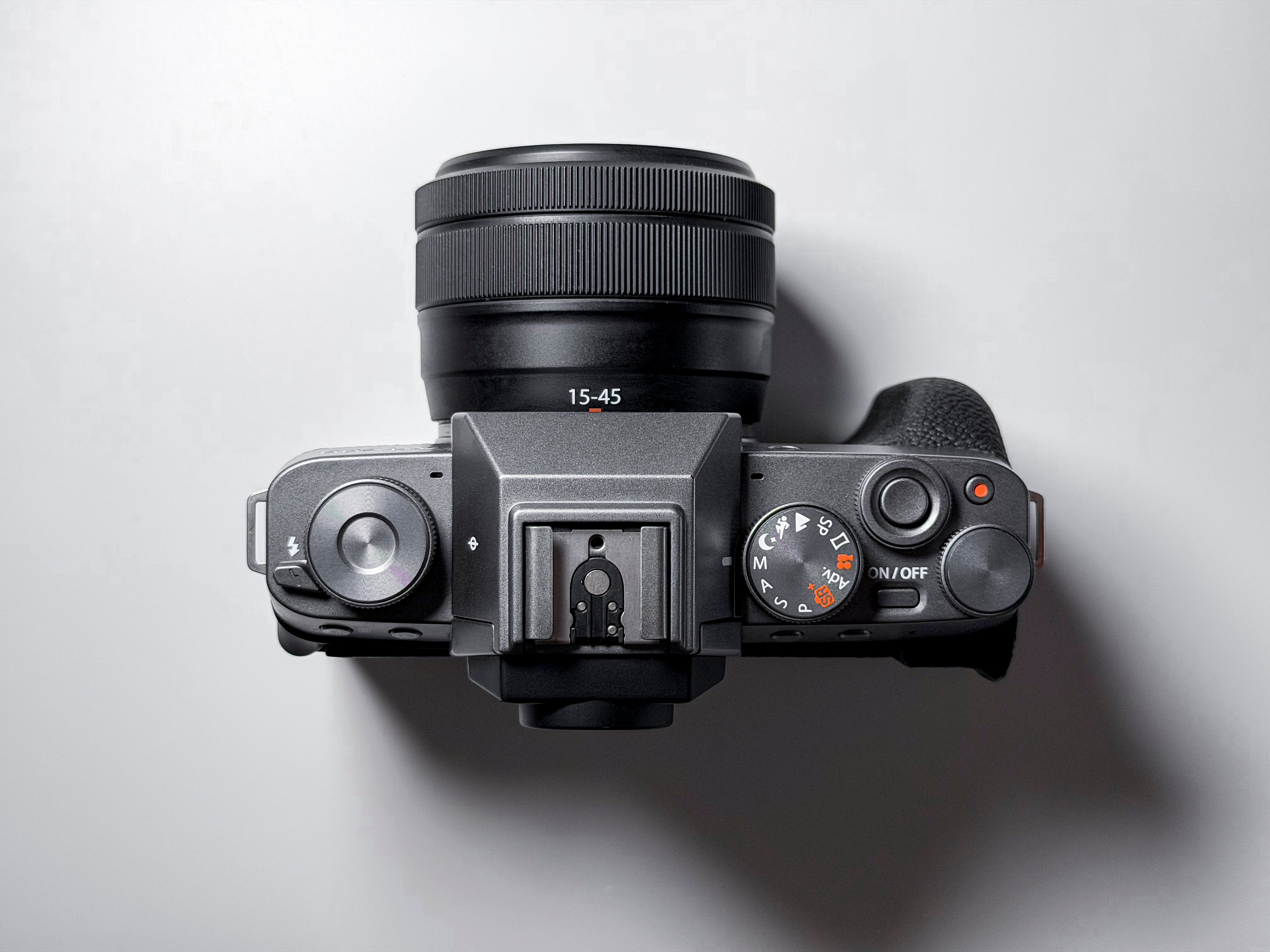 Fujifilm X-T200 + 15-45mm Kit Lens Mirrorless 4K - 1 Year Warranty, Near Mint