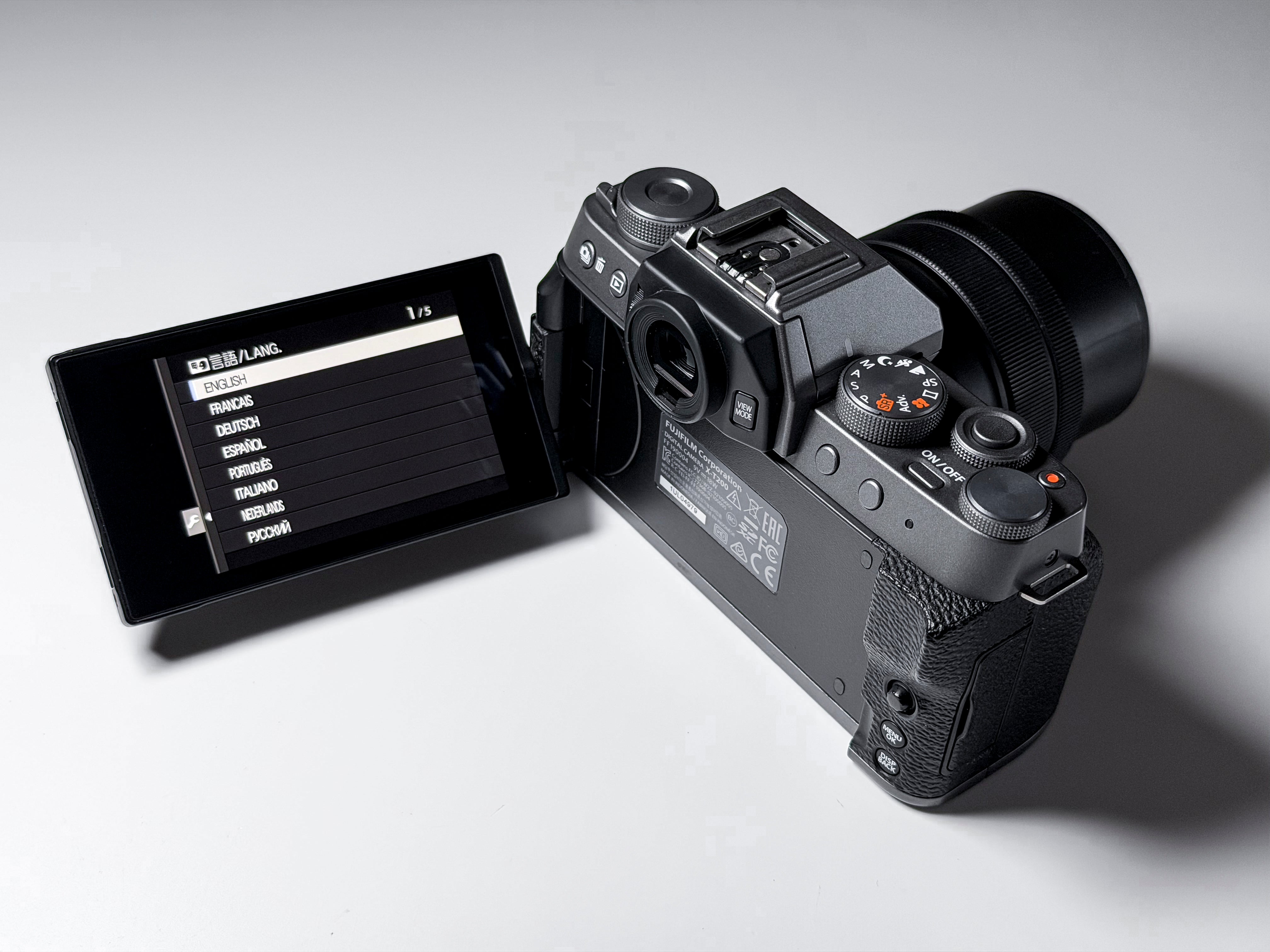 Fujifilm X-T200 + 15-45mm Kit Lens Mirrorless 4K - 1 Year Warranty, Near Mint