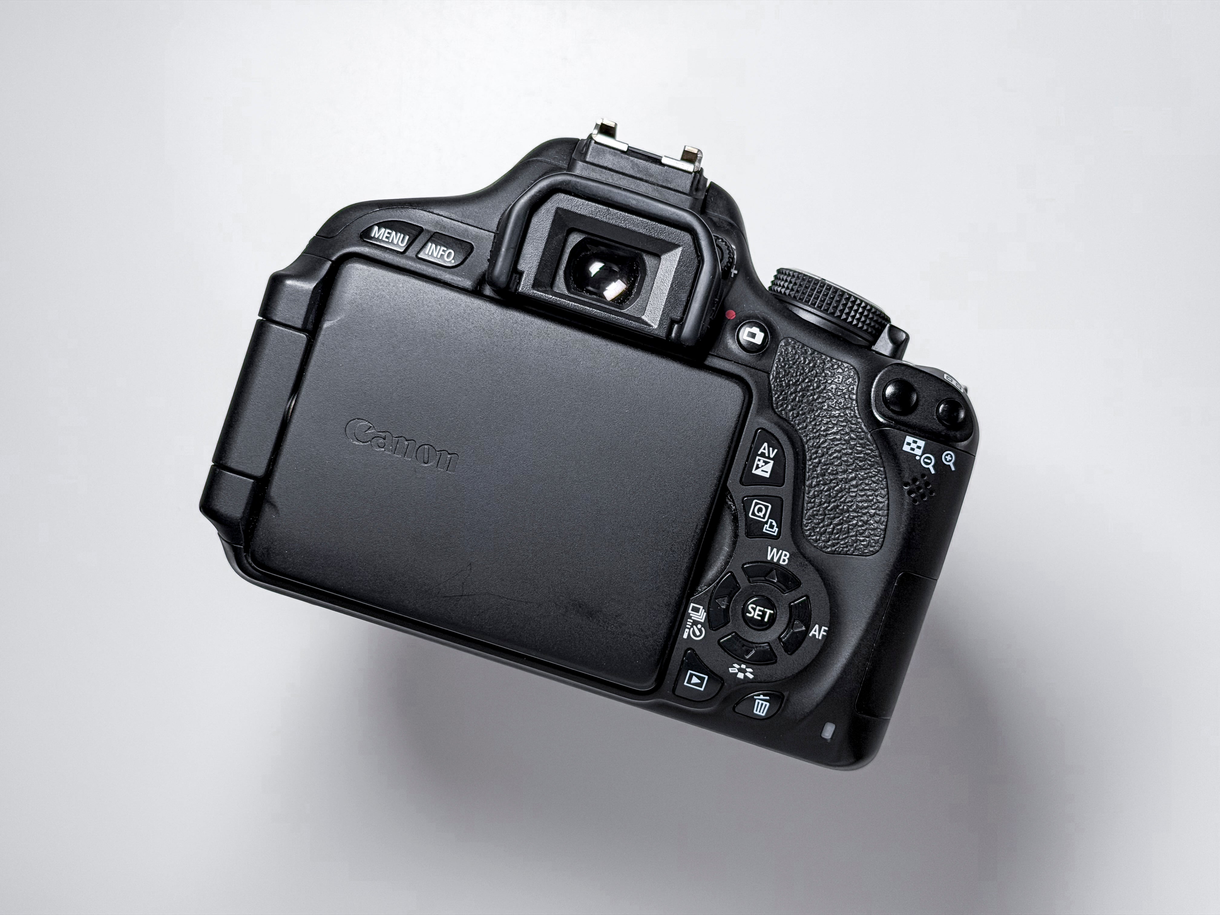 Canon 600D + 18-55mm Reflex DSLR EF Mount - 1 Year Warranty, Excellent