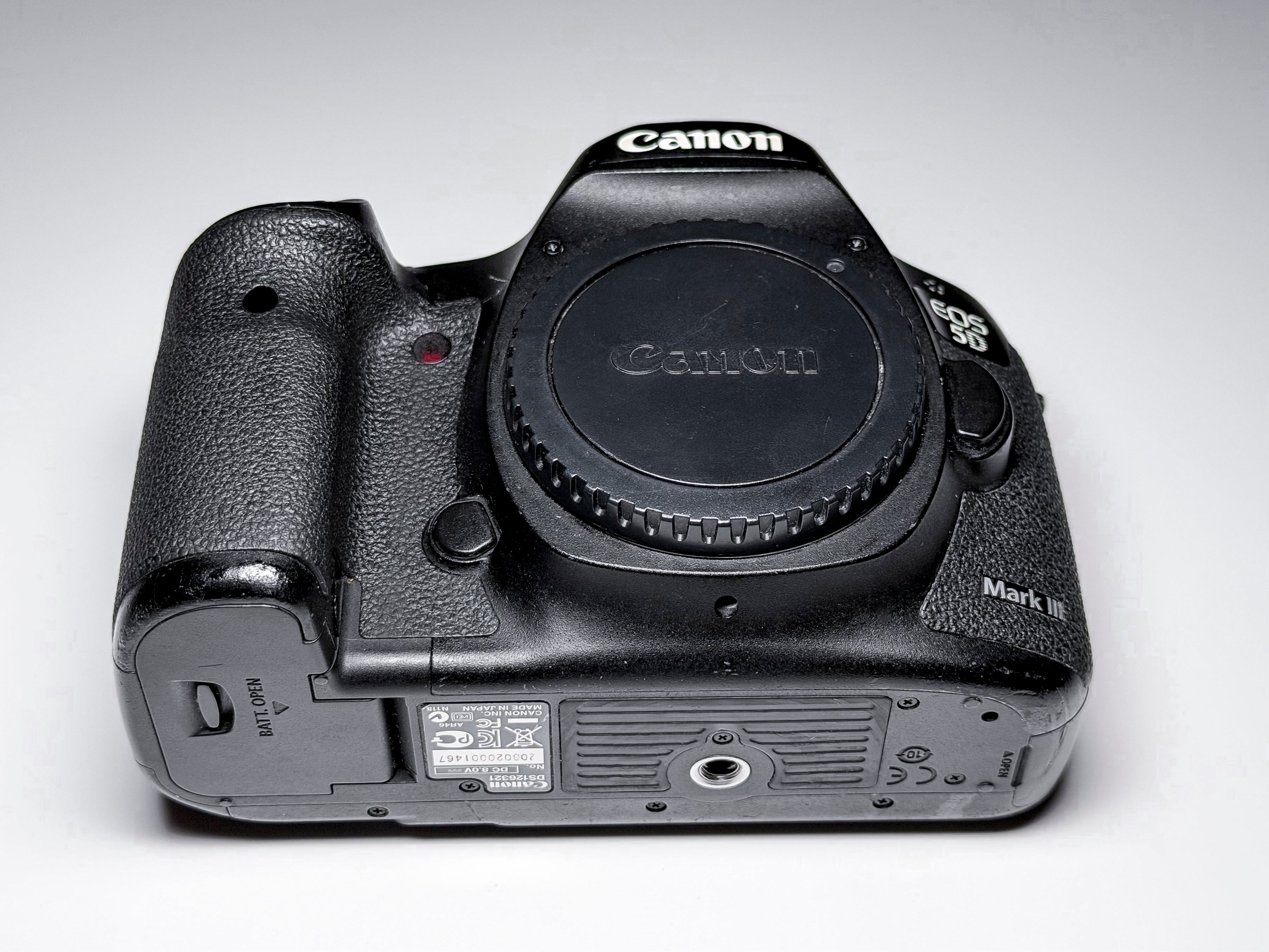 Canon 5D Mark III 3 EOS DSLR Full Frame - 29k Shutter, 1 Year Warranty