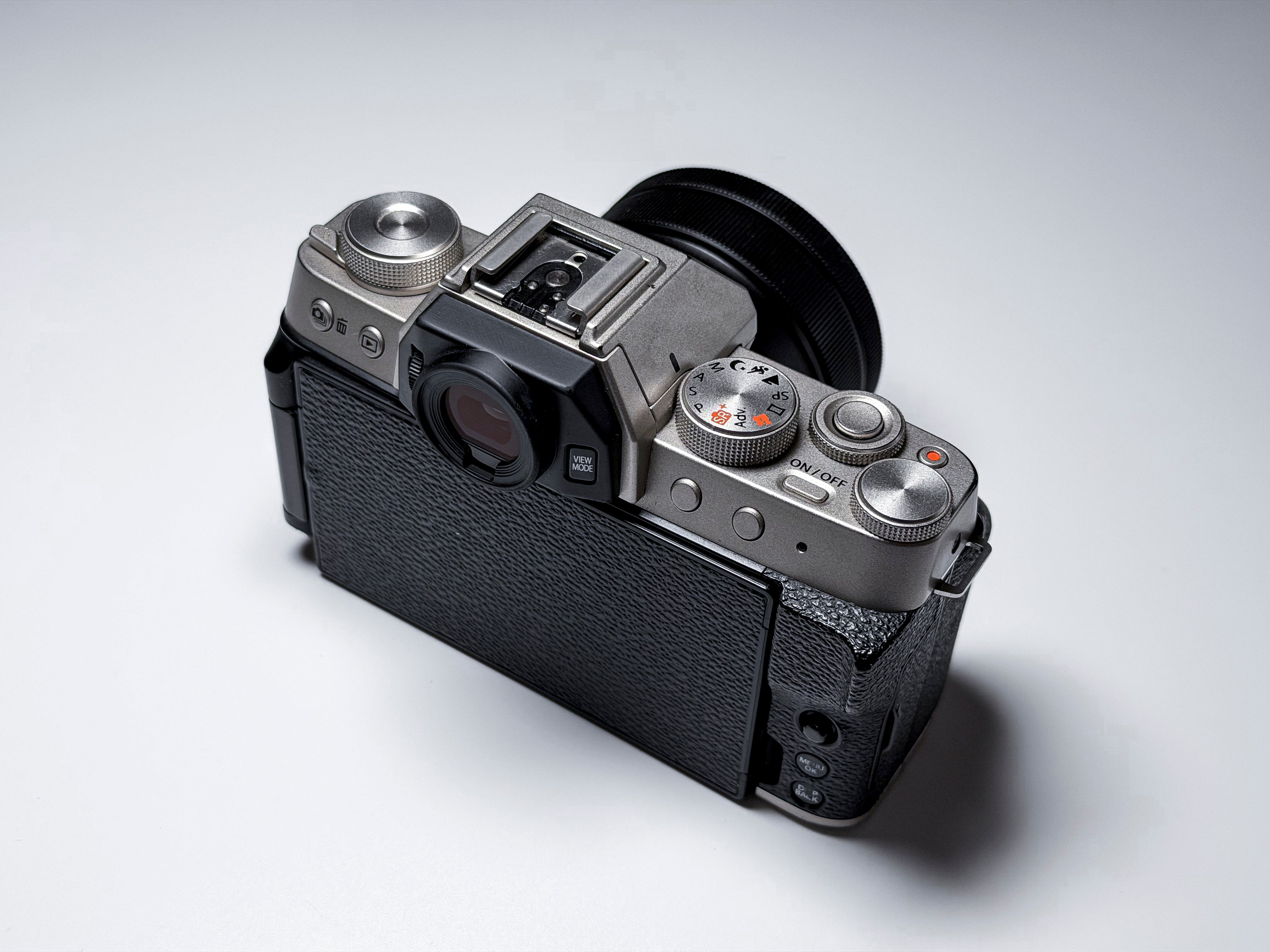 Fujifilm X-T200 + 15-45mm Kit Lens Mirrorless 4K - 1 Year Warranty, Excellent
