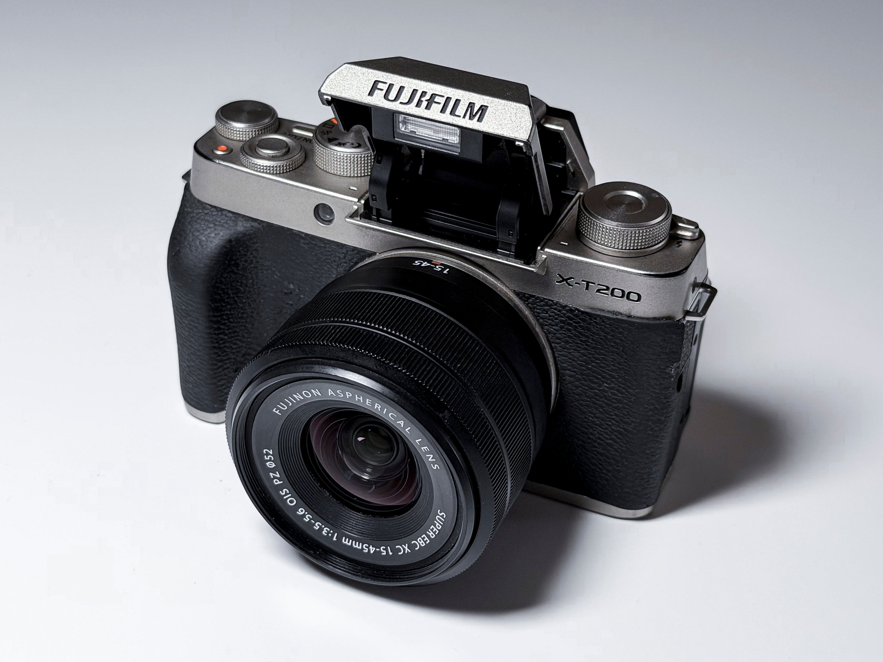 Fujifilm X-T200 + 15-45mm Kit Lens Mirrorless 4K - 1 Year Warranty, Excellent