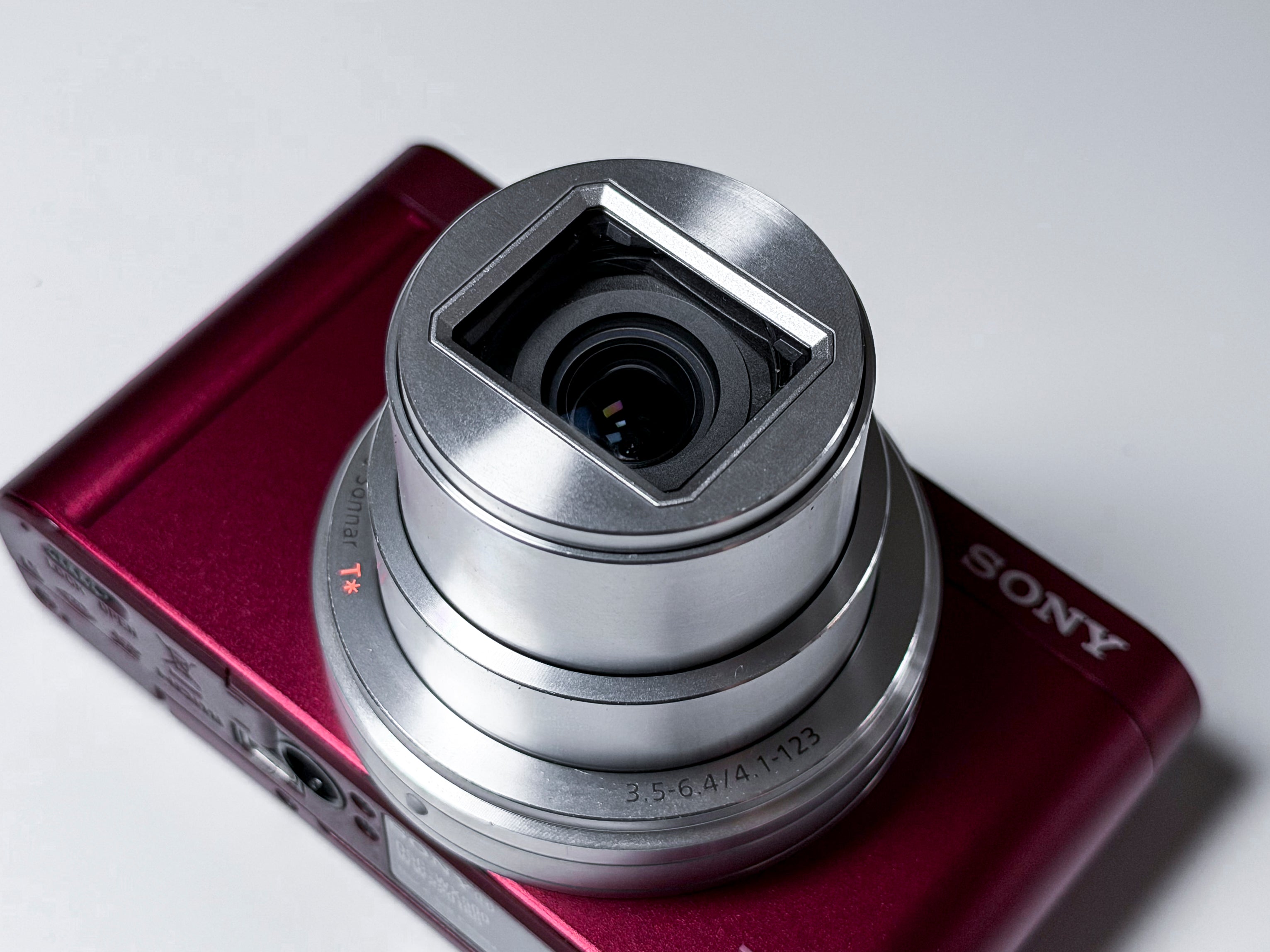 Sony WX500 WX-500 Cyber-shot Zeiss 30x Zoom Digital Compact Camera
