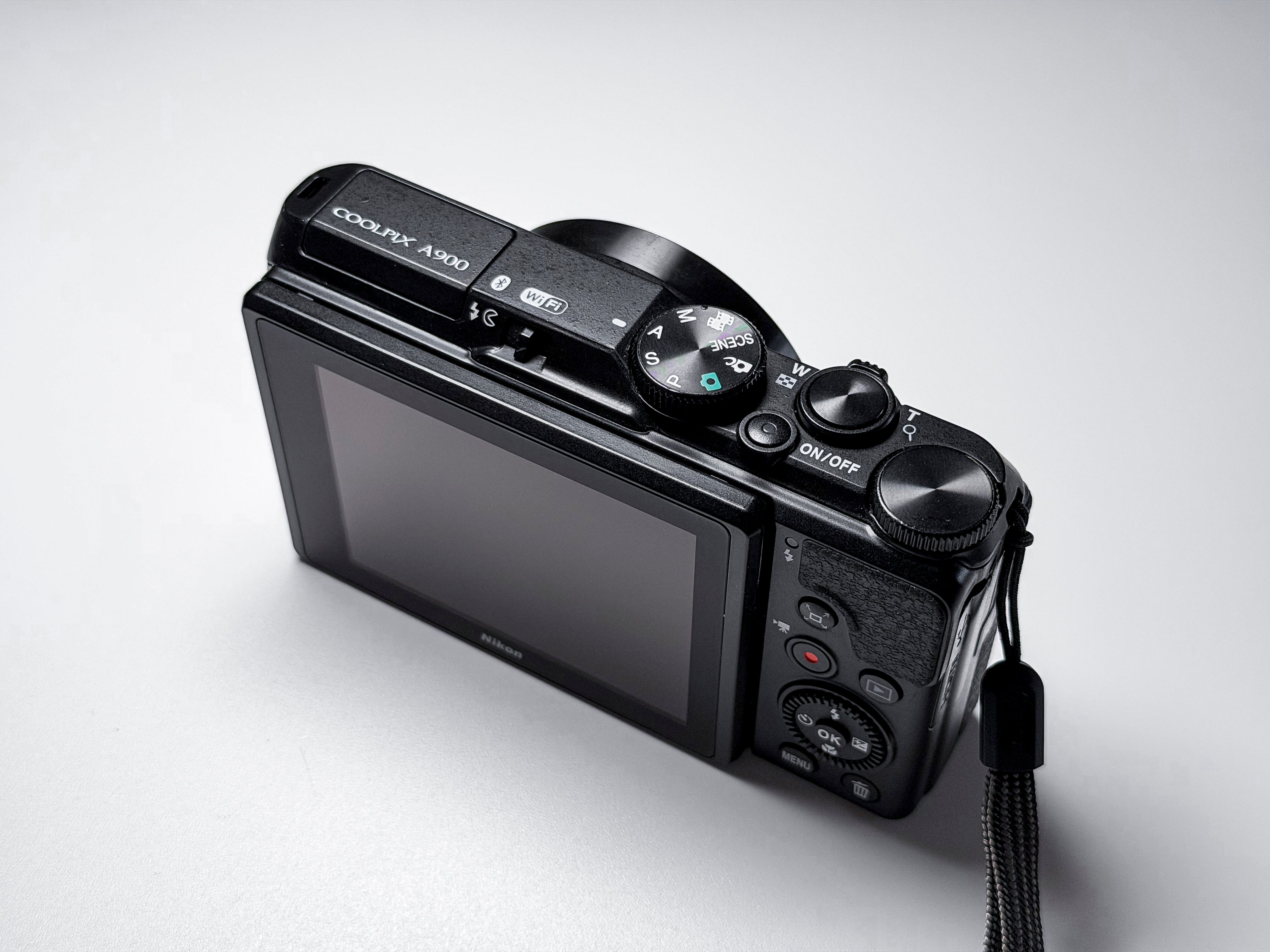 Nikon Coolpix A900 35x Zoom Compact Camera - 1 Year Warranty, Excellent