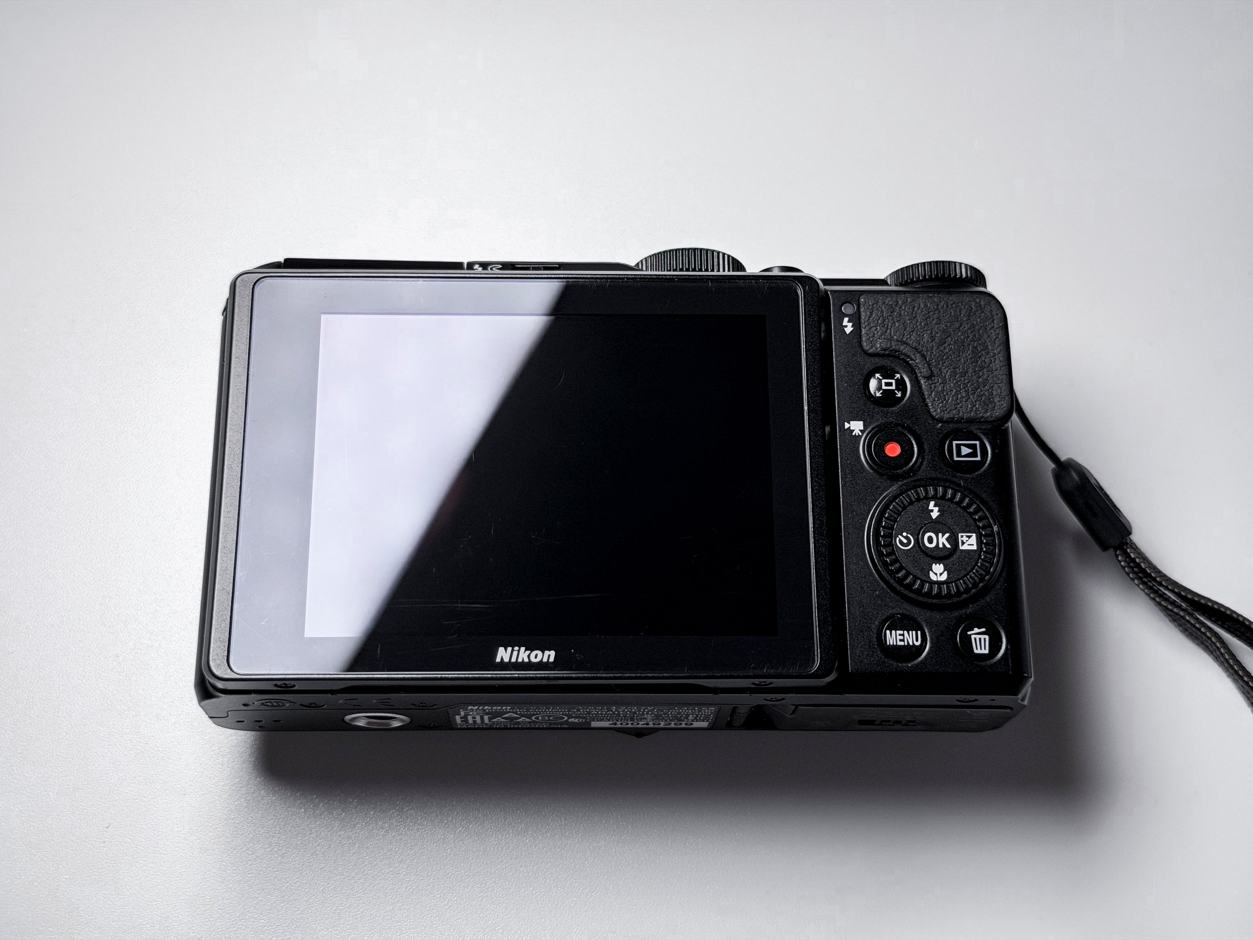 Nikon Coolpix A900 35x Zoom Compact Camera - 1 Year Warranty, Excellent