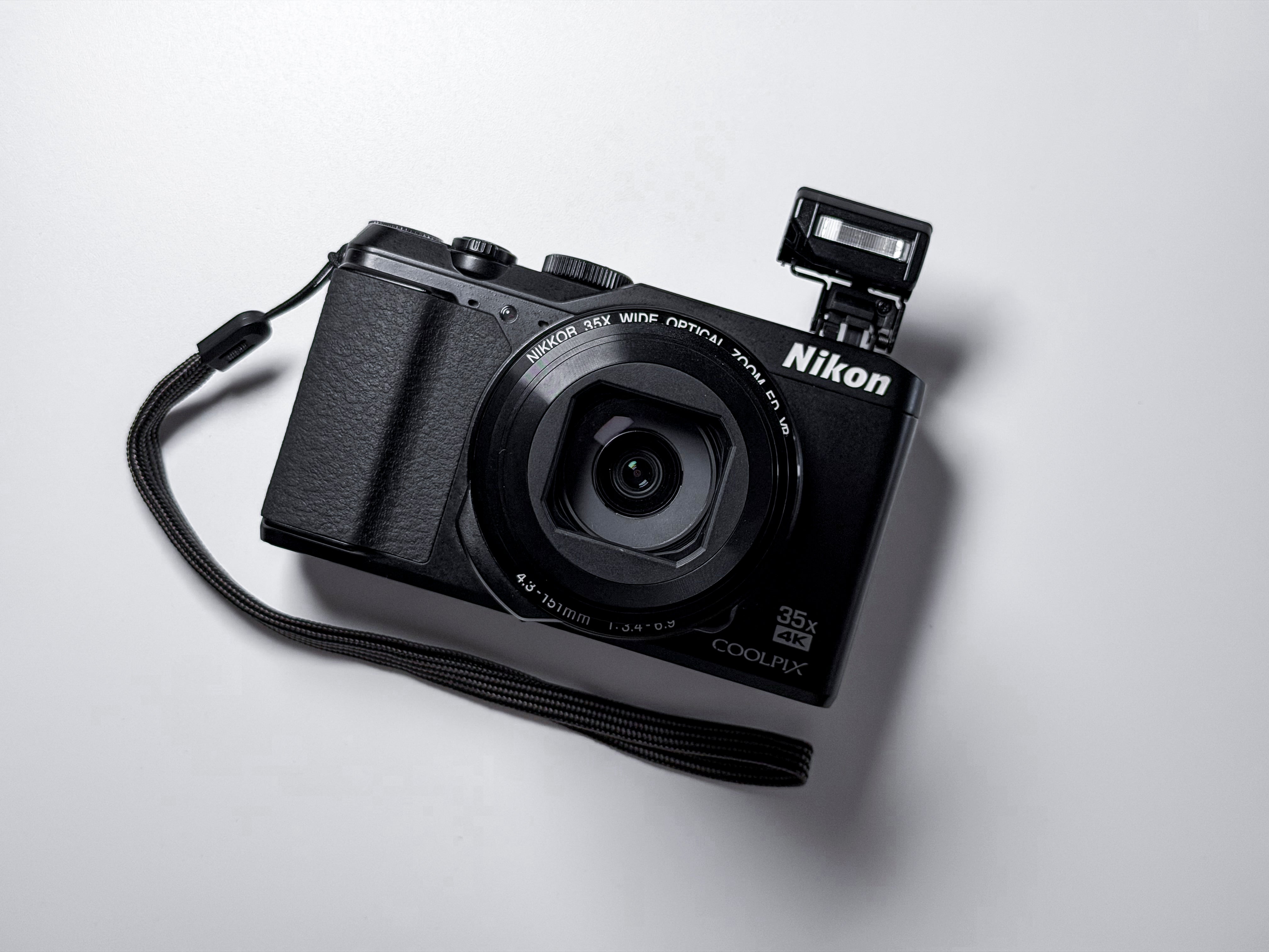 Nikon Coolpix A900 35x Zoom Compact Camera - 1 Year Warranty, Excellent