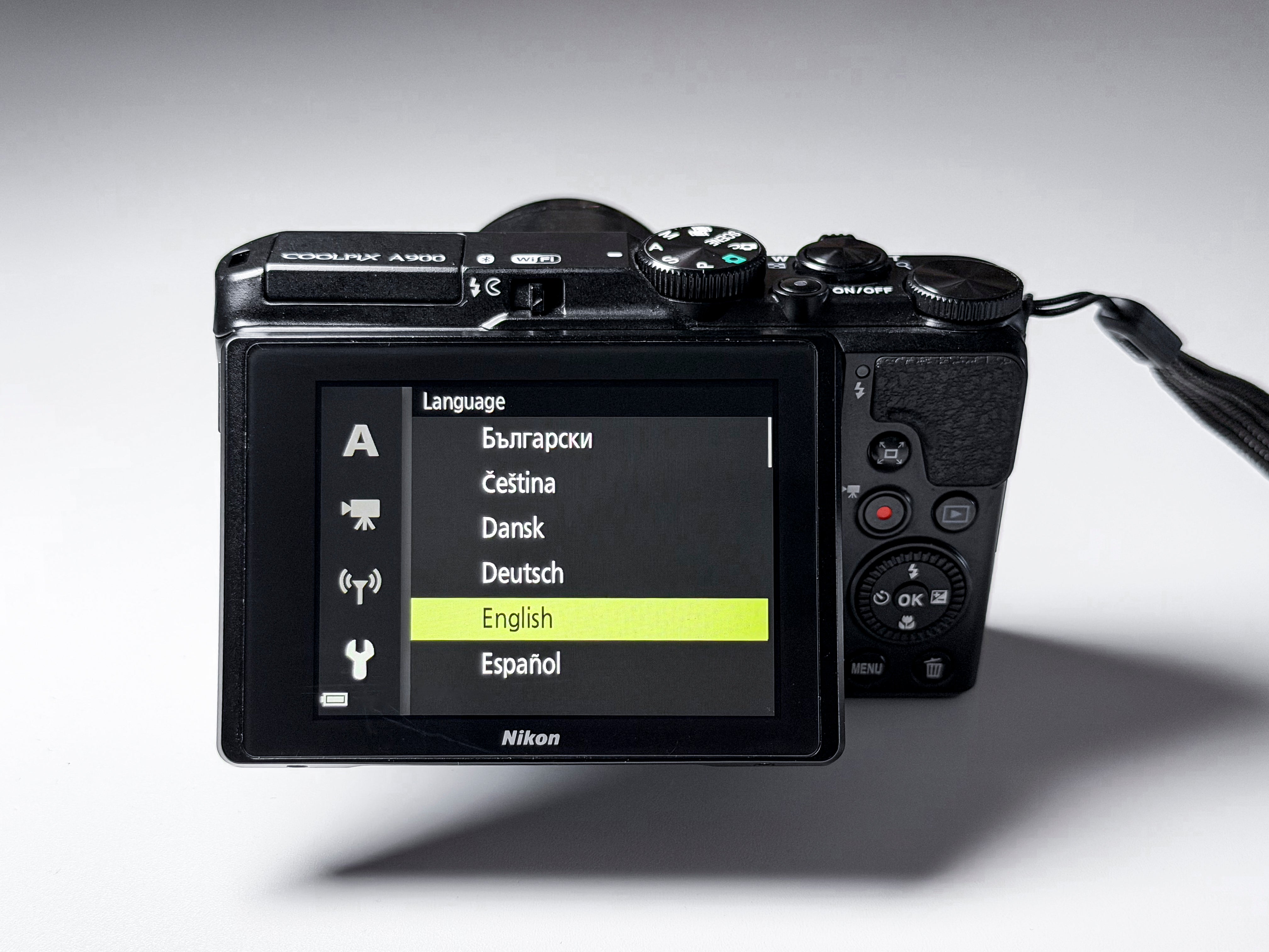 Nikon Coolpix A900 35x Zoom Compact Camera - 1 Year Warranty, Excellent
