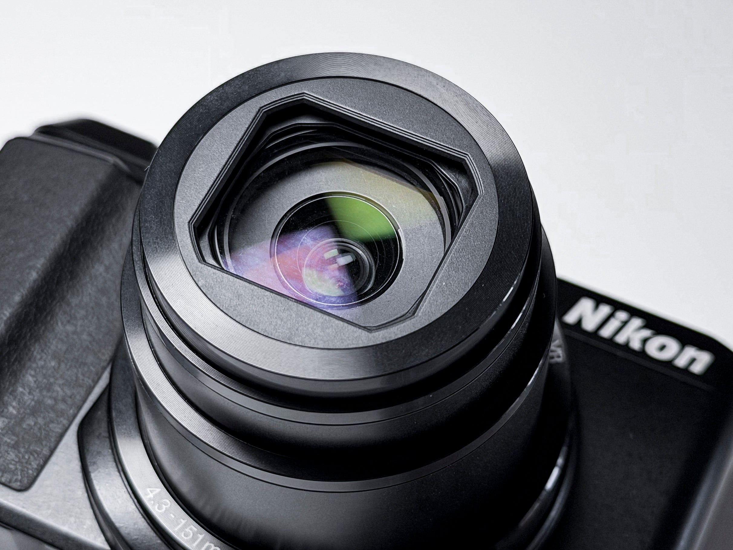 Nikon Coolpix A900 35x Zoom Compact Camera - 1 Year Warranty, Excellent