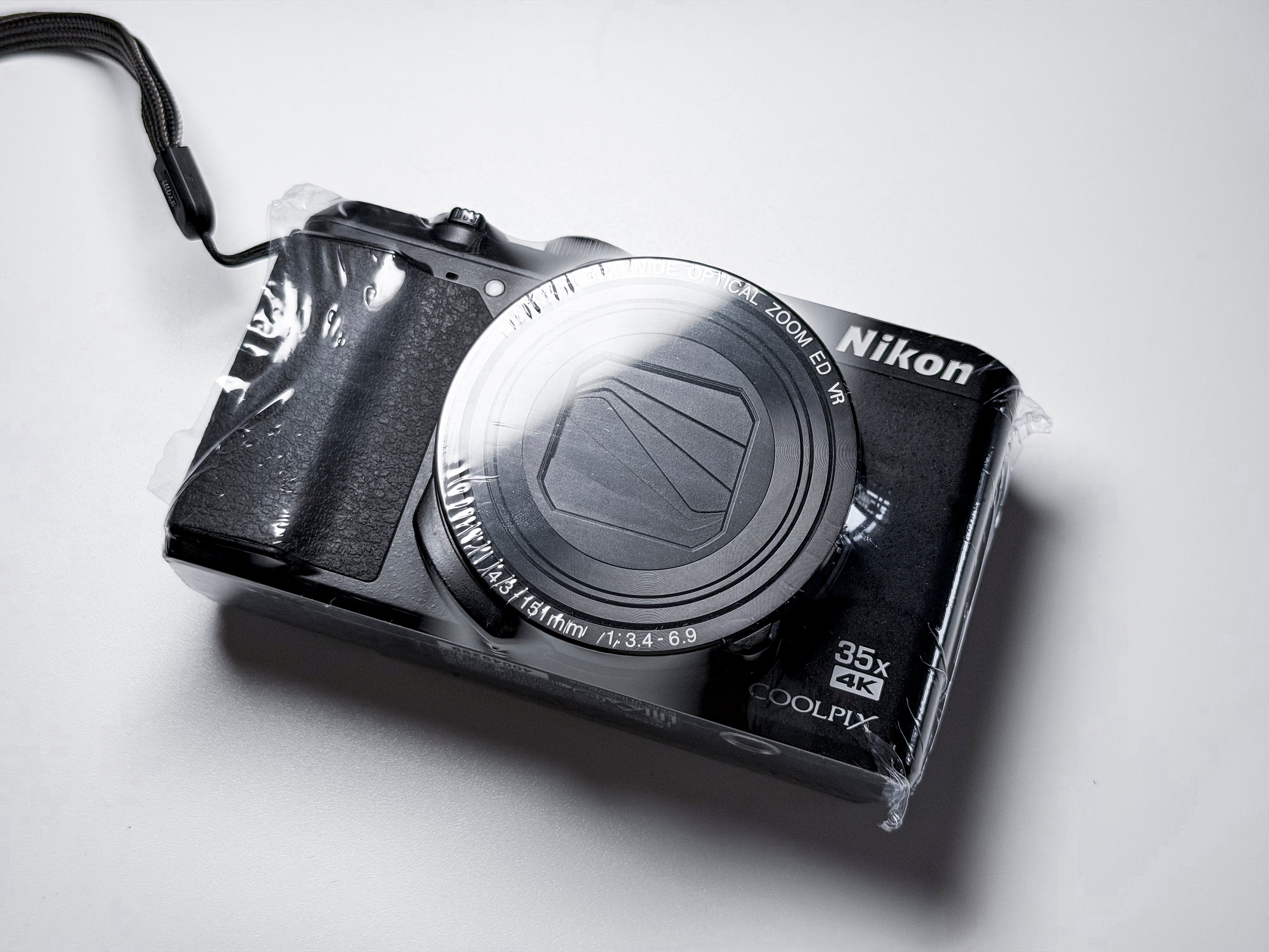 Nikon Coolpix A900 35x Zoom Compact Camera - 1 Year Warranty, Excellent