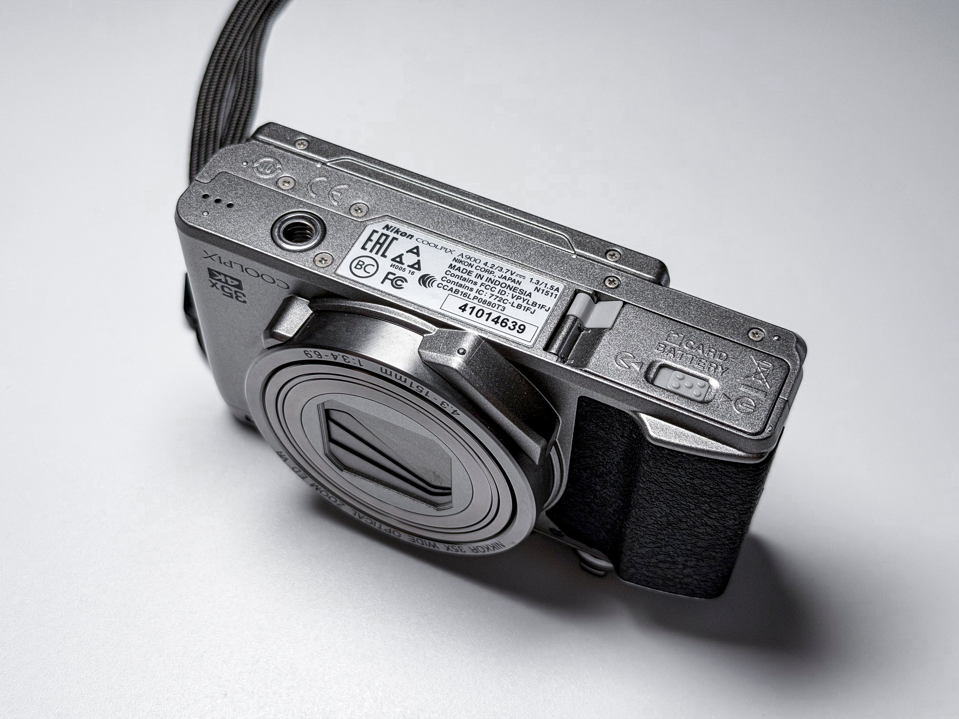 Nikon Coolpix A900 35x Zoom Compact Camera Champagne 1 Year Warranty, Excellent