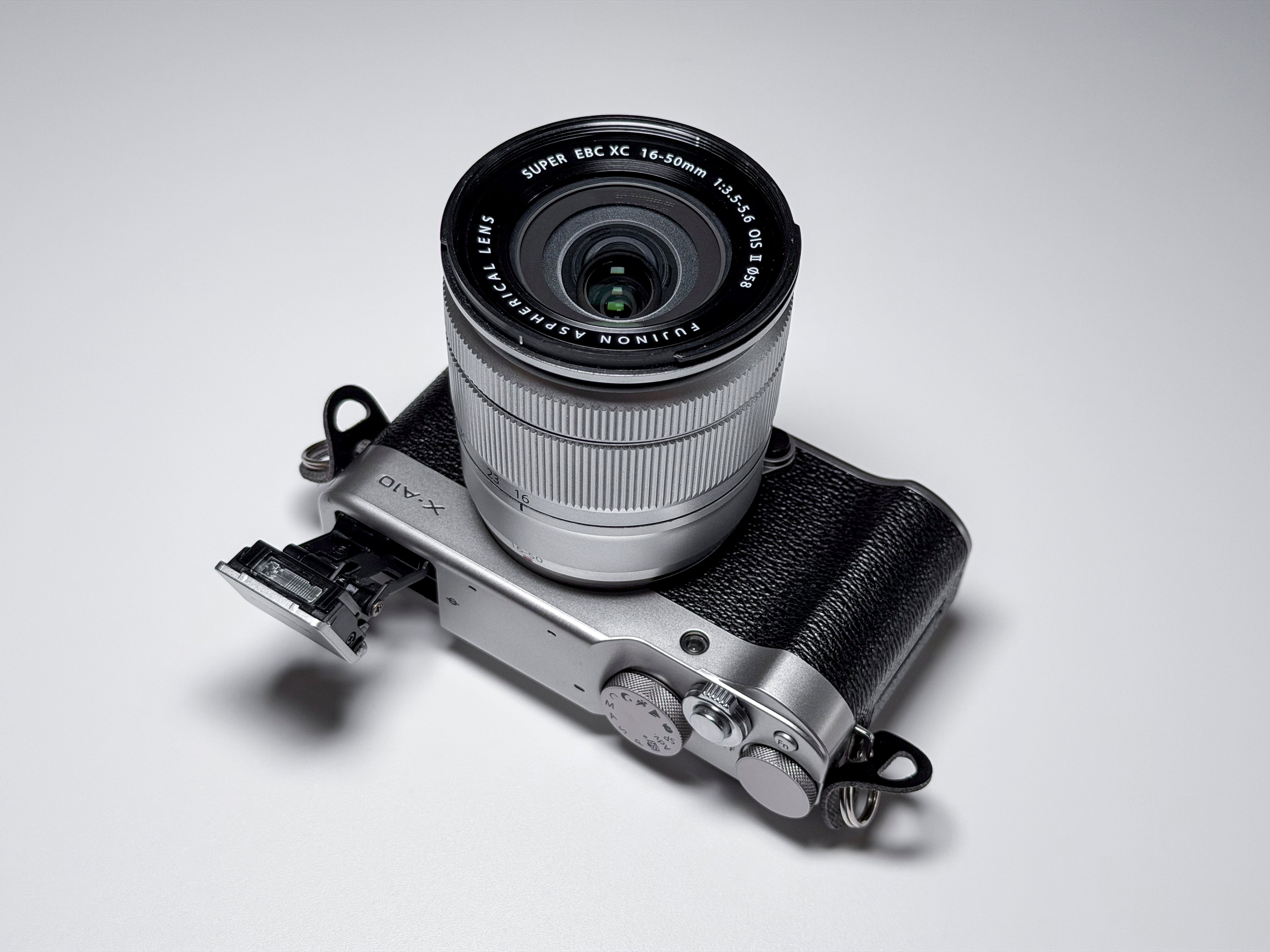 Fujifilm X-A10 + 16-50mm OIS Mirrorless APS-C Fuji - 1 Year Warranty, Excellent