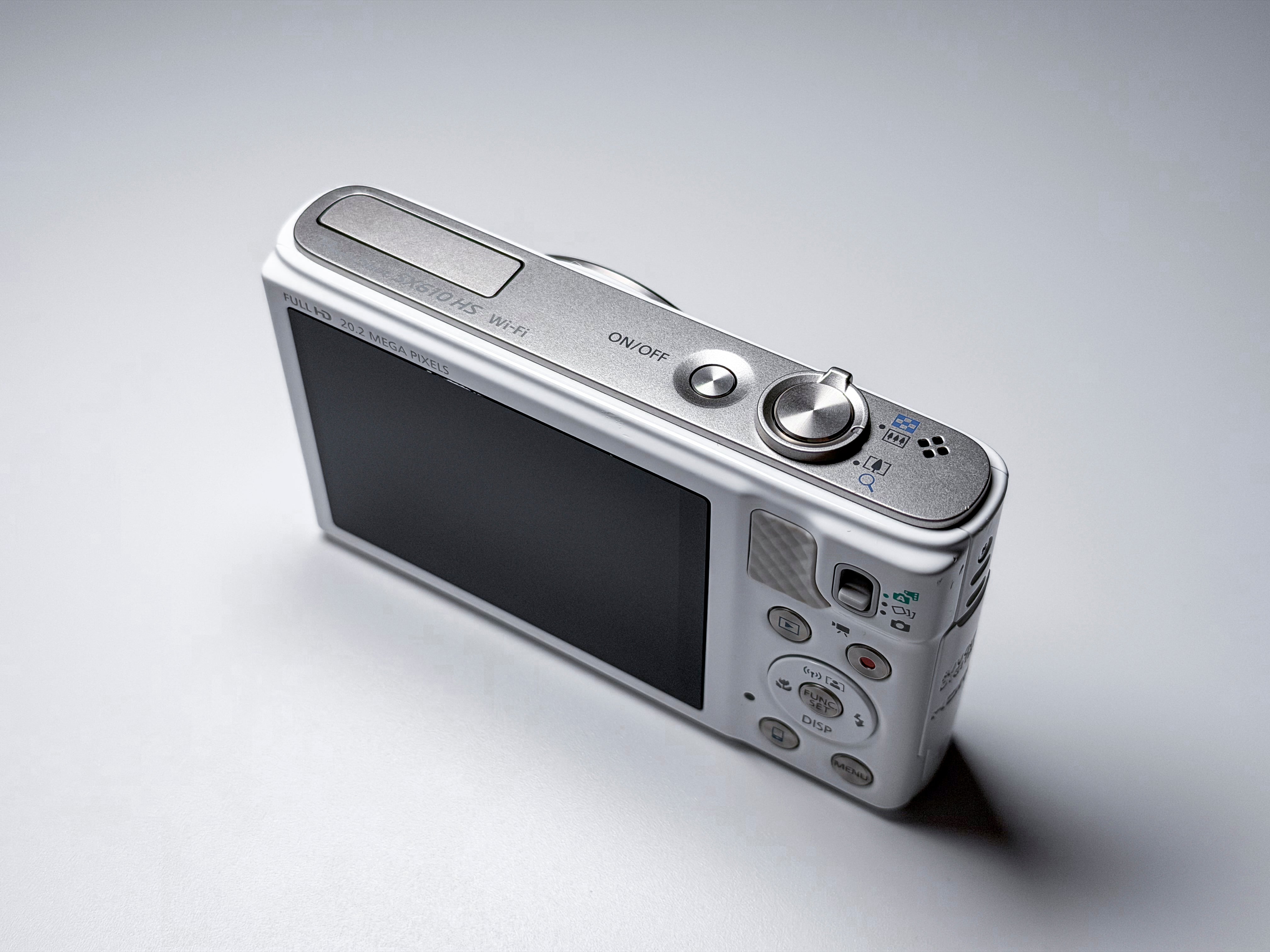 Canon SX610 HS Powershot 20x Zoom 20.2 Mpx - 1 Year Warranty, Excellent