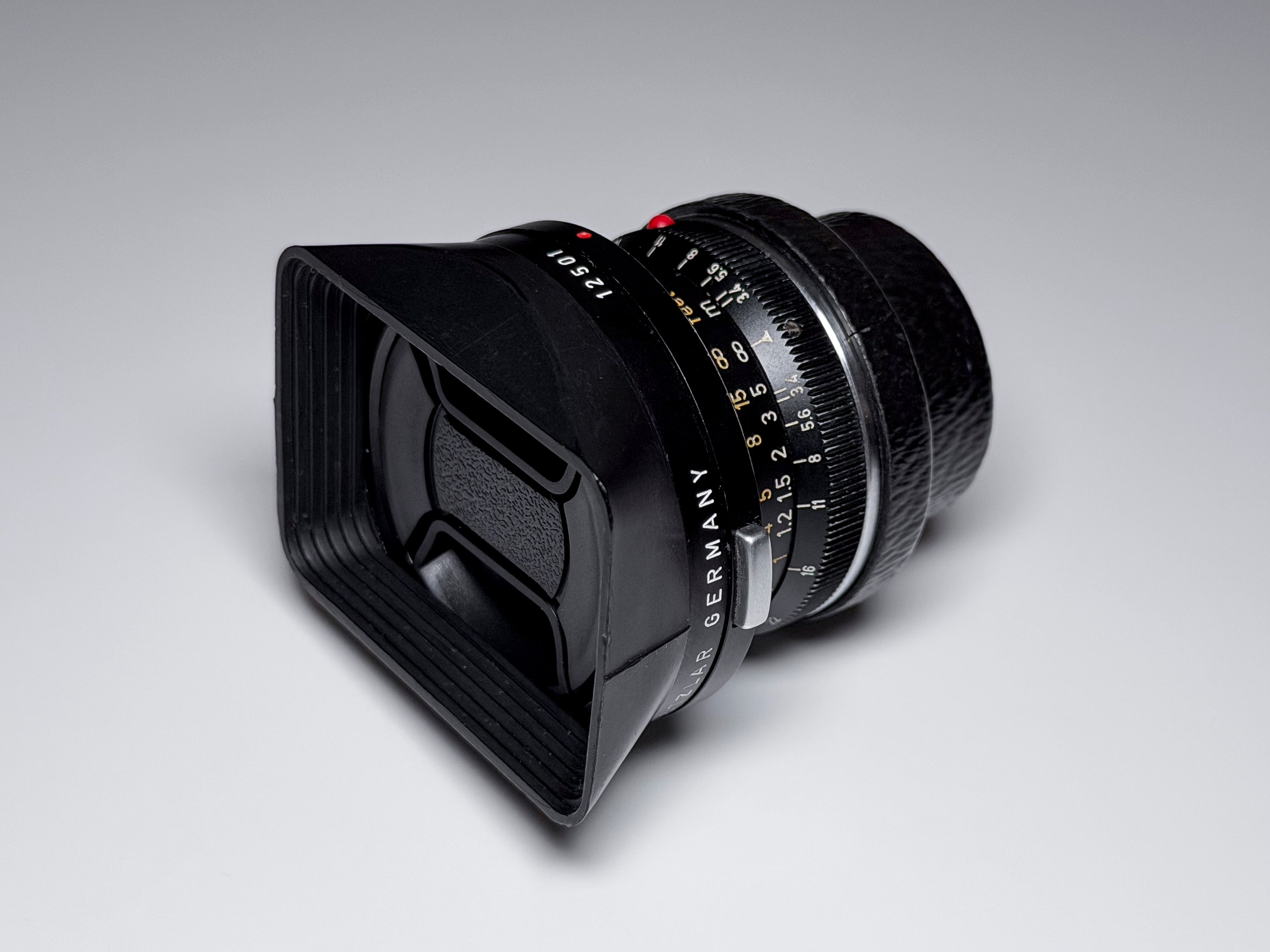 Leica M Super Angulon 21mm f/3,4 Lens + 12501 Hood - Good