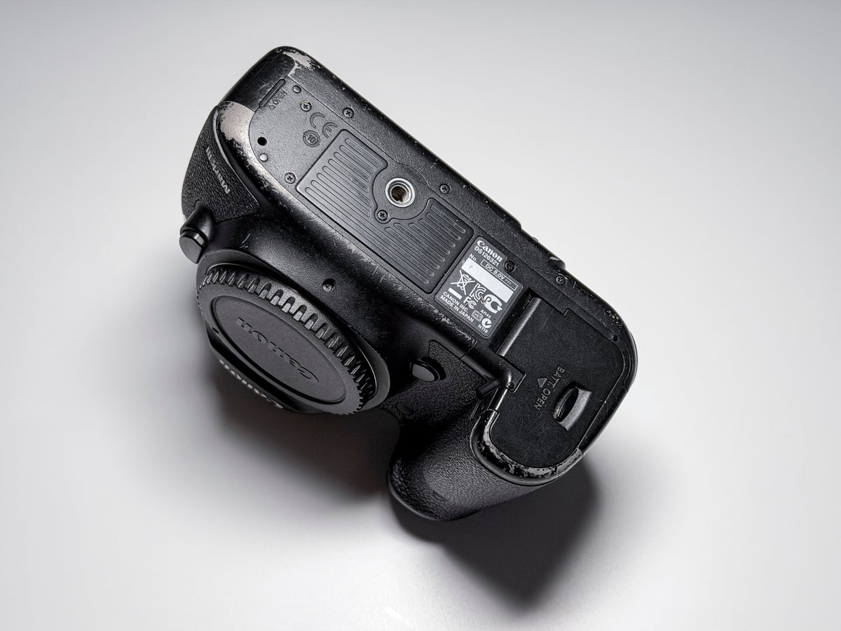 Canon 5D Mark III 3 EOS DSLR Full Frame - 1 Year Warranty, Perfectly Working