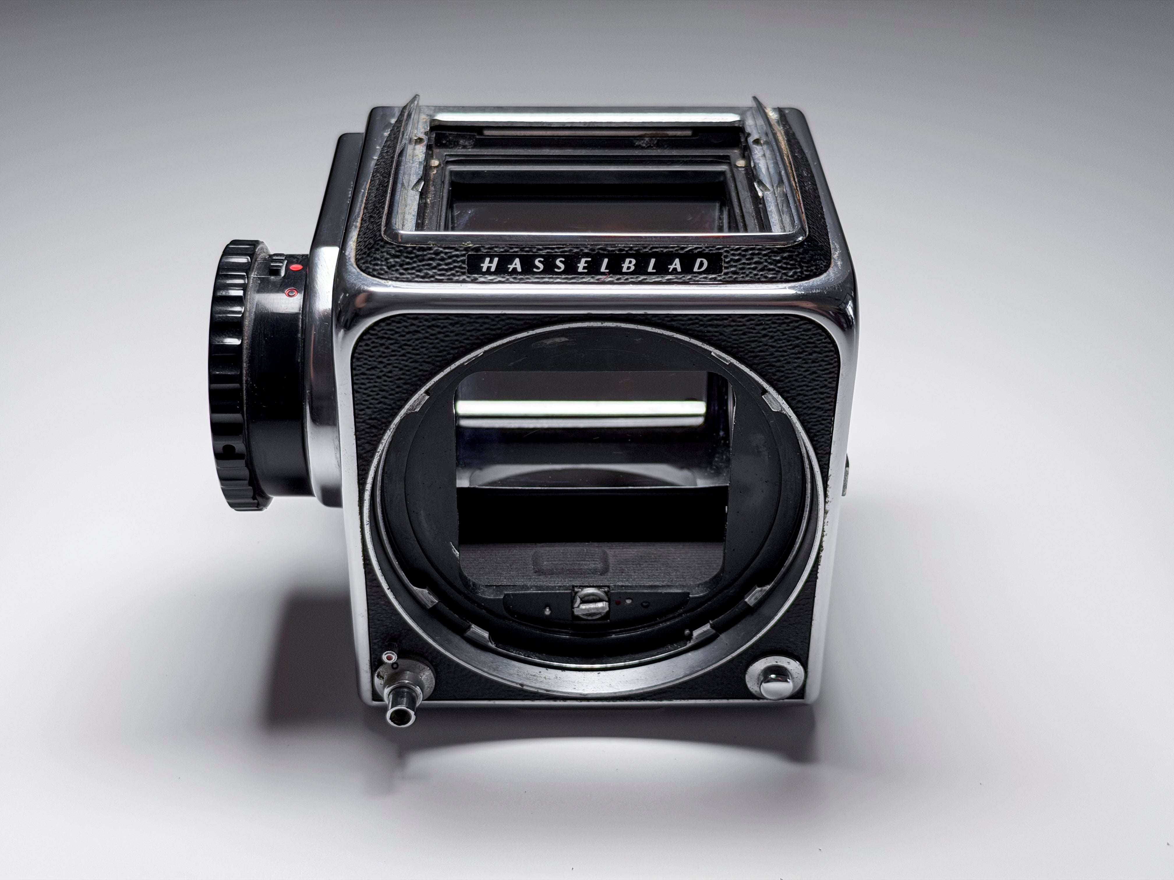 Hasselblad 500 CM C/M Body - Needs adjustment, Read Description