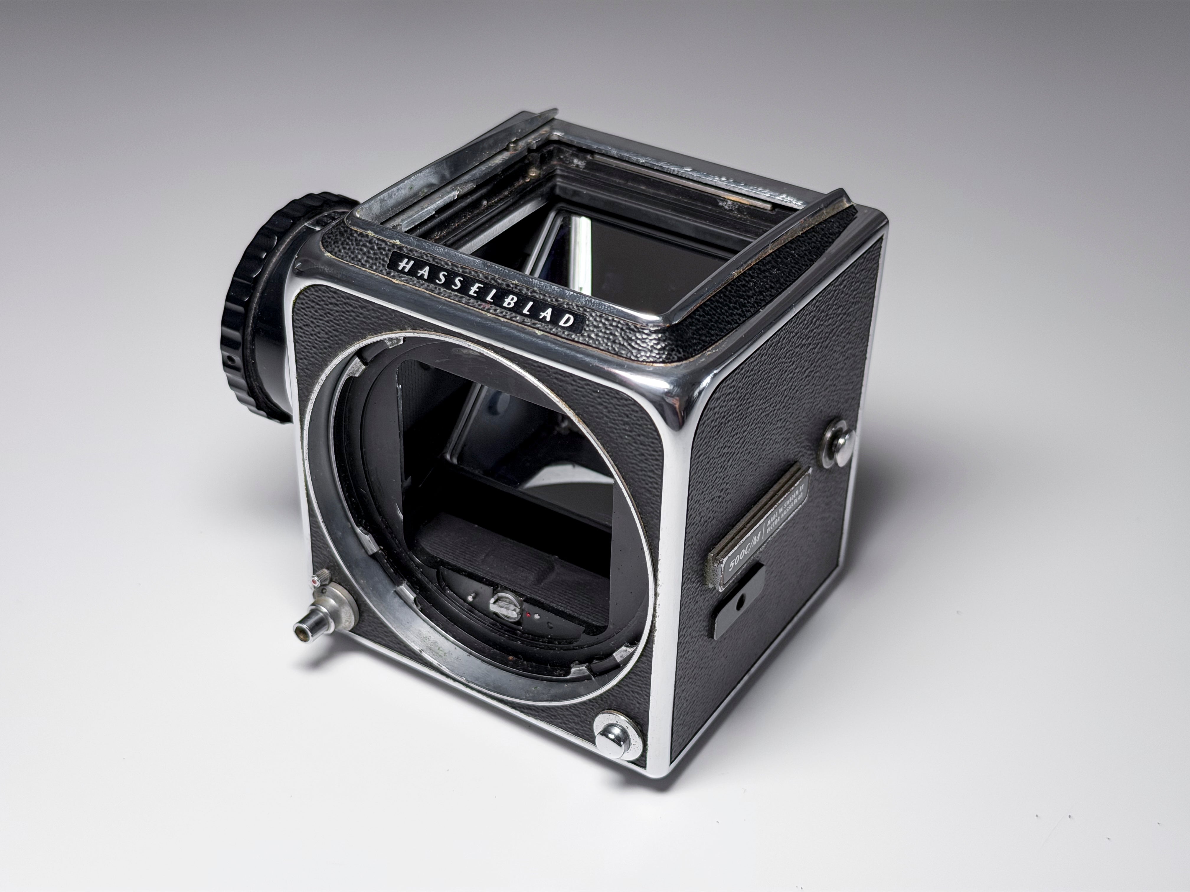 Hasselblad 500 CM C/M Body - Needs adjustment, Read Description
