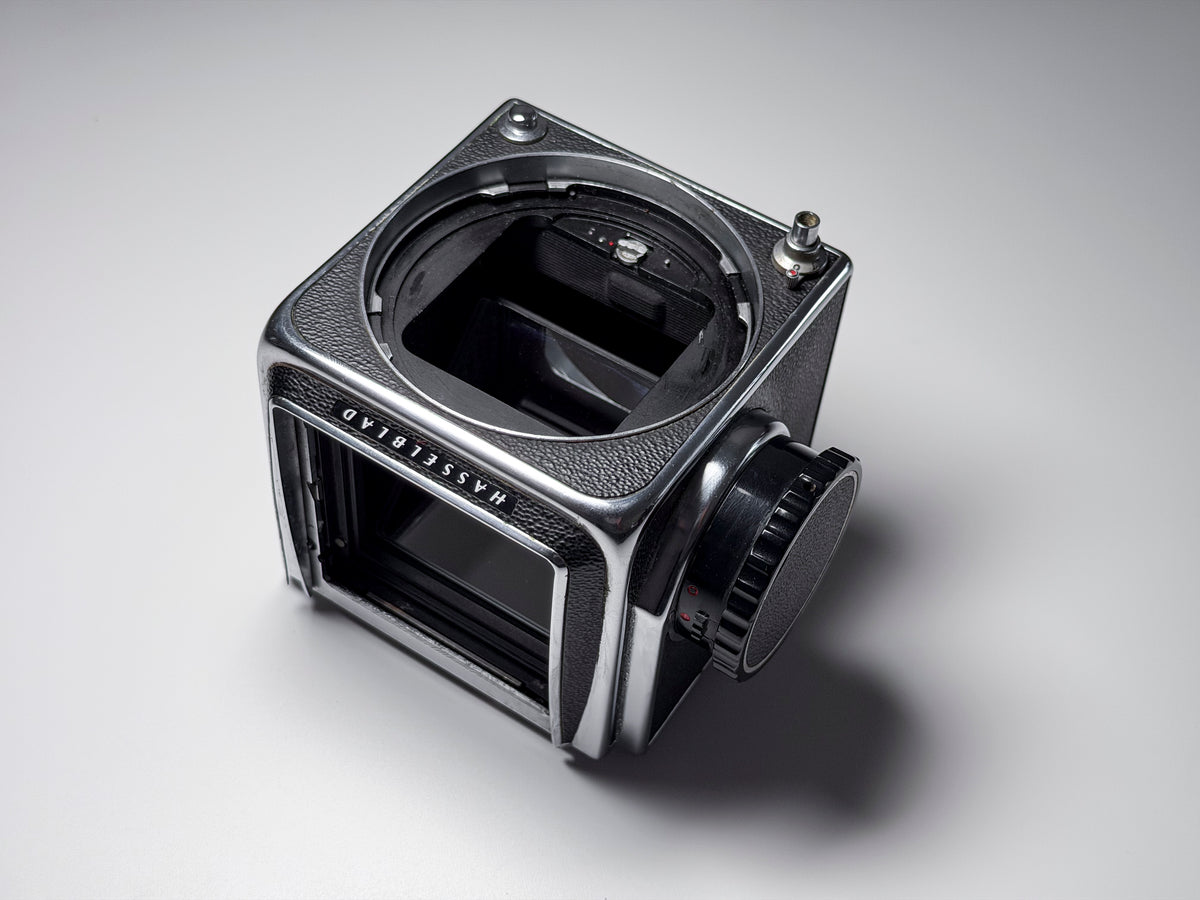 Hasselblad 500 CM C/M Body - Needs adjustment, Read Description