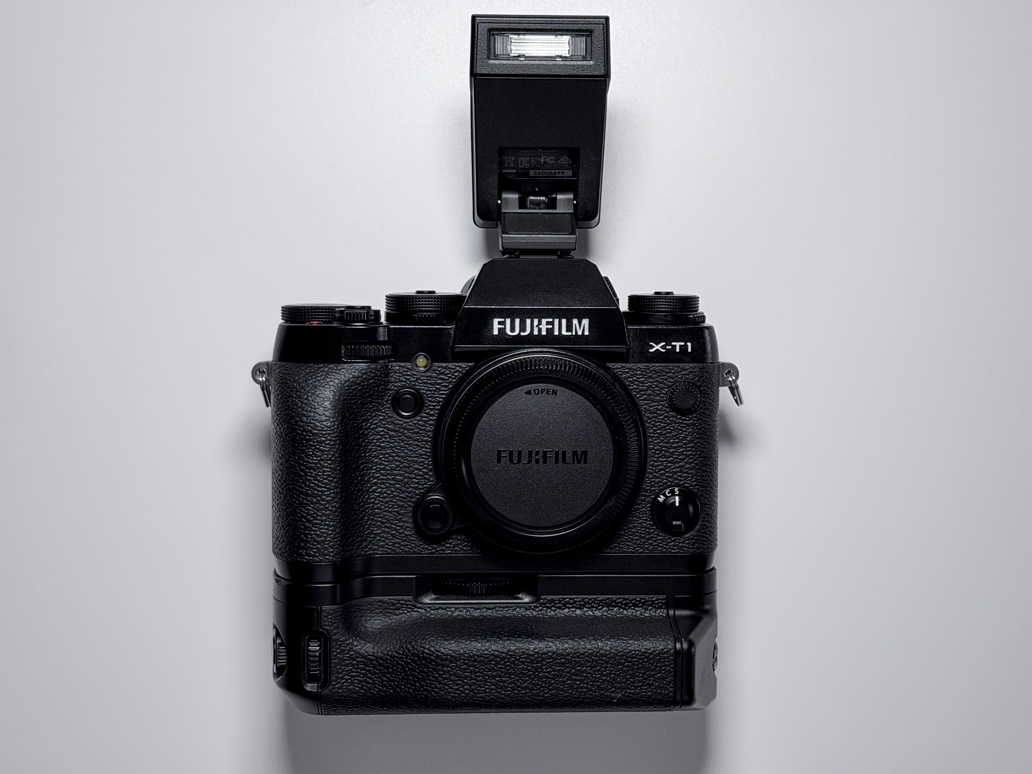 Fujifilm X-T1 Mirrorless Body + Flash and Grip  - 1 Year Warranty Fuji XT1
