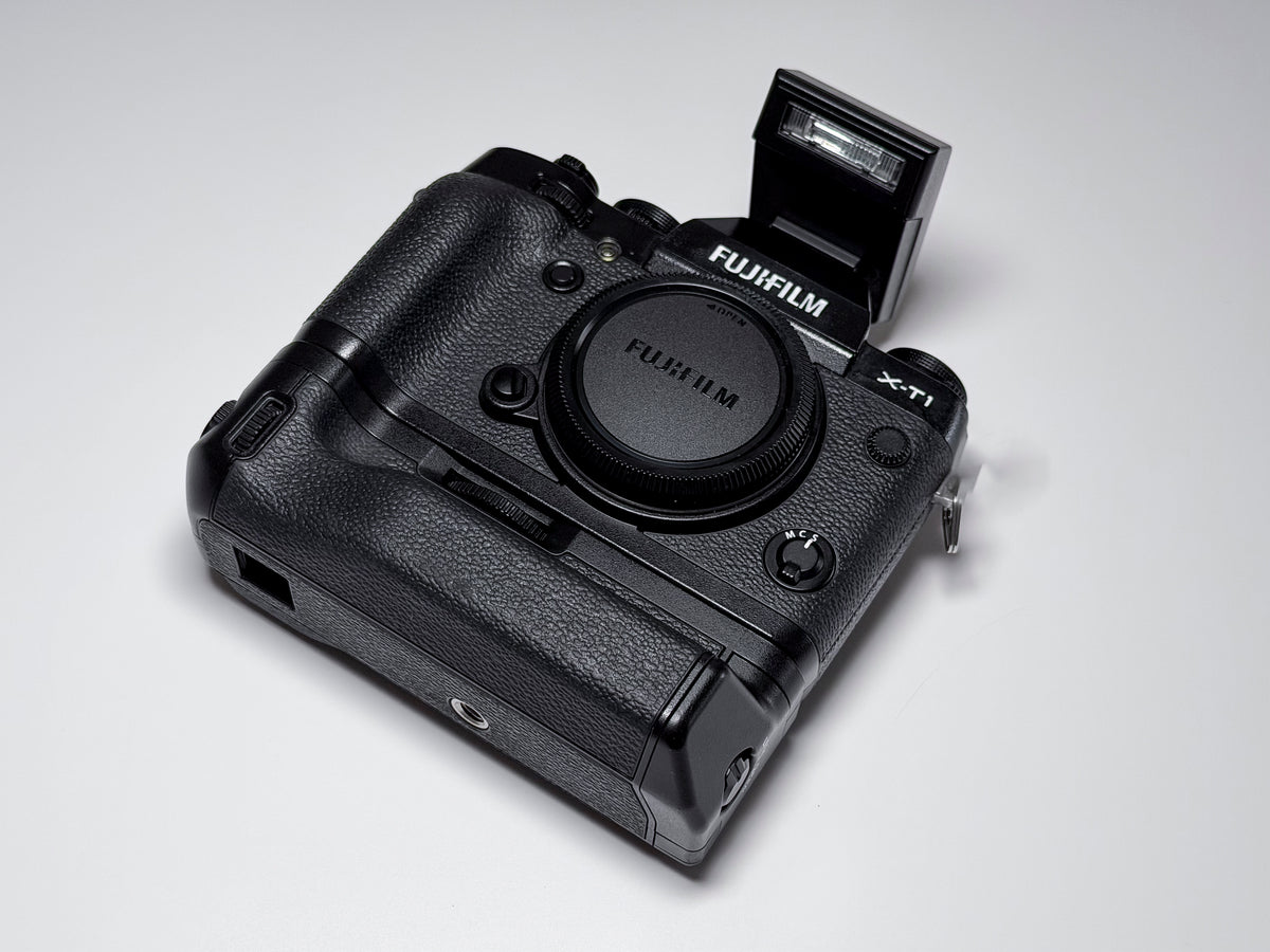 Fujifilm X-T1 Mirrorless Body + Flash and Grip  - 1 Year Warranty Fuji XT1