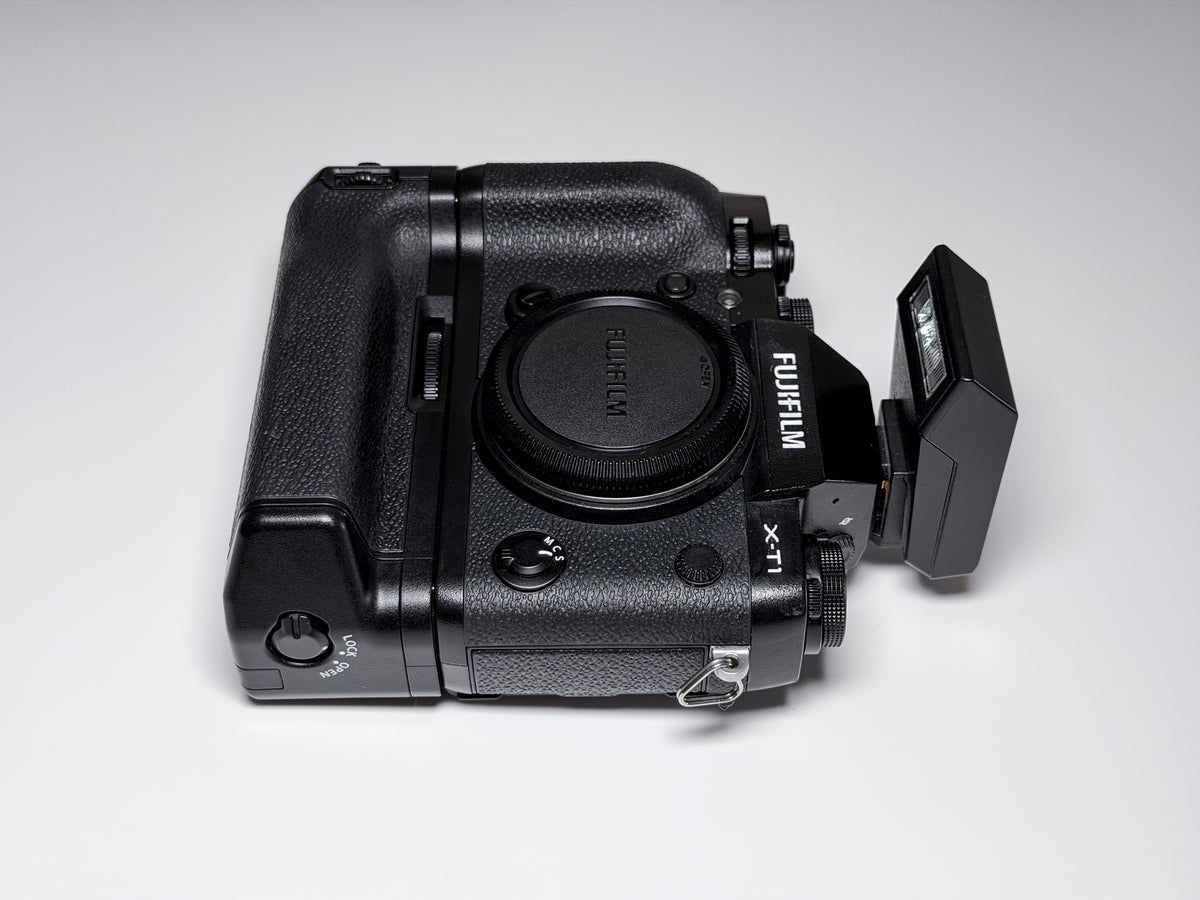 Fujifilm X-T1 Mirrorless Body + Flash and Grip  - 1 Year Warranty Fuji XT1