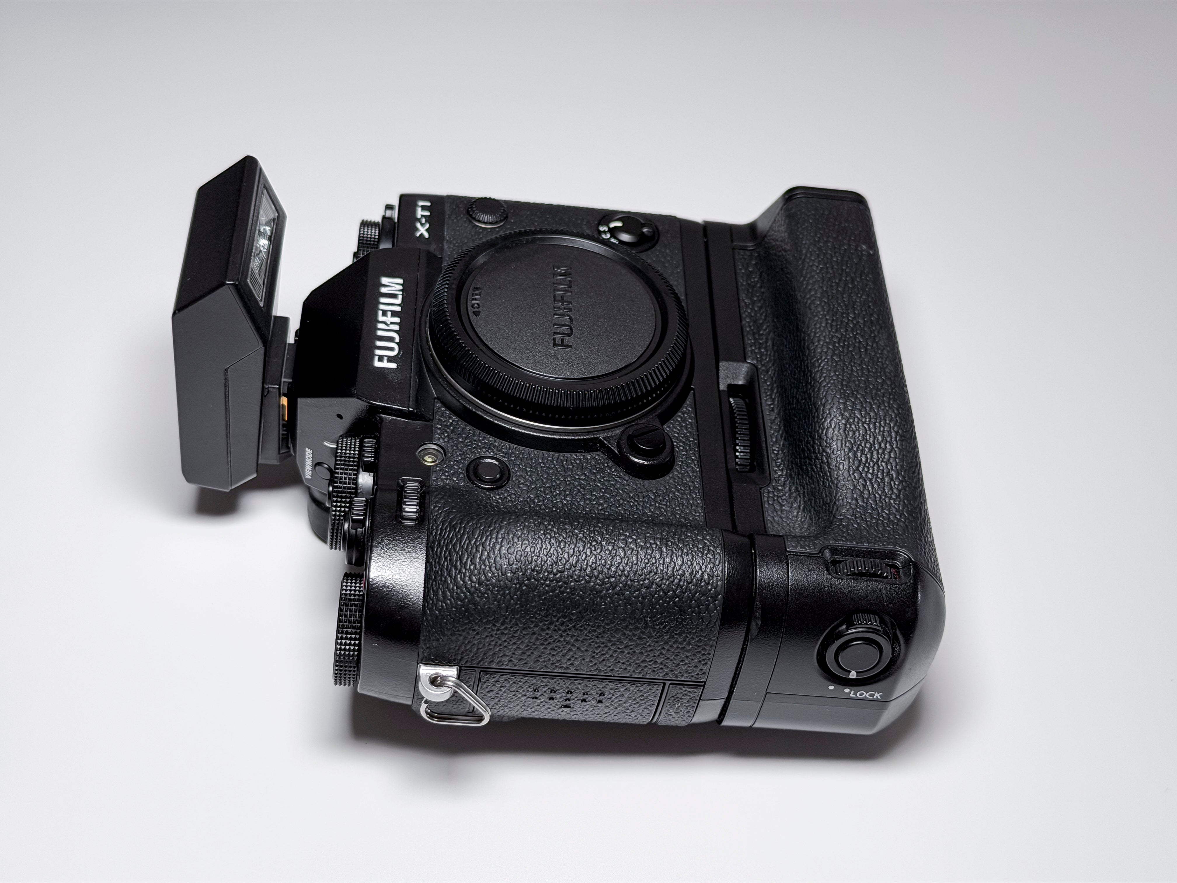 Fujifilm X-T1 Mirrorless Body + Flash and Grip  - 1 Year Warranty Fuji XT1