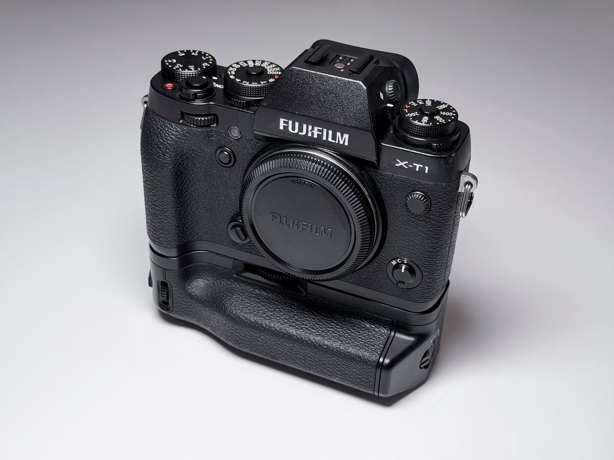 Fujifilm X-T1 Mirrorless Body + Flash and Grip  - 1 Year Warranty Fuji XT1