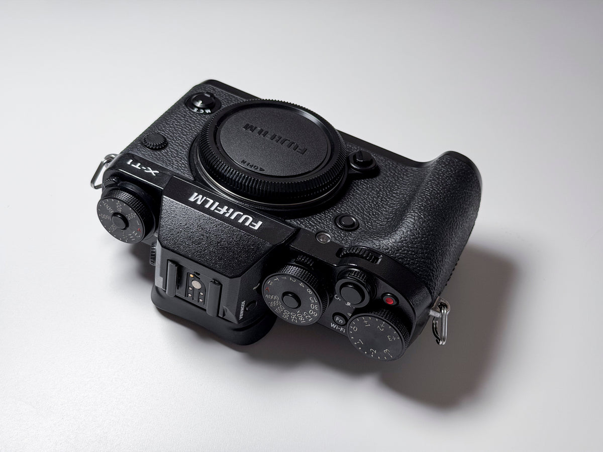 Fujifilm X-T1 Mirrorless Body + Flash and Grip  - 1 Year Warranty Fuji XT1