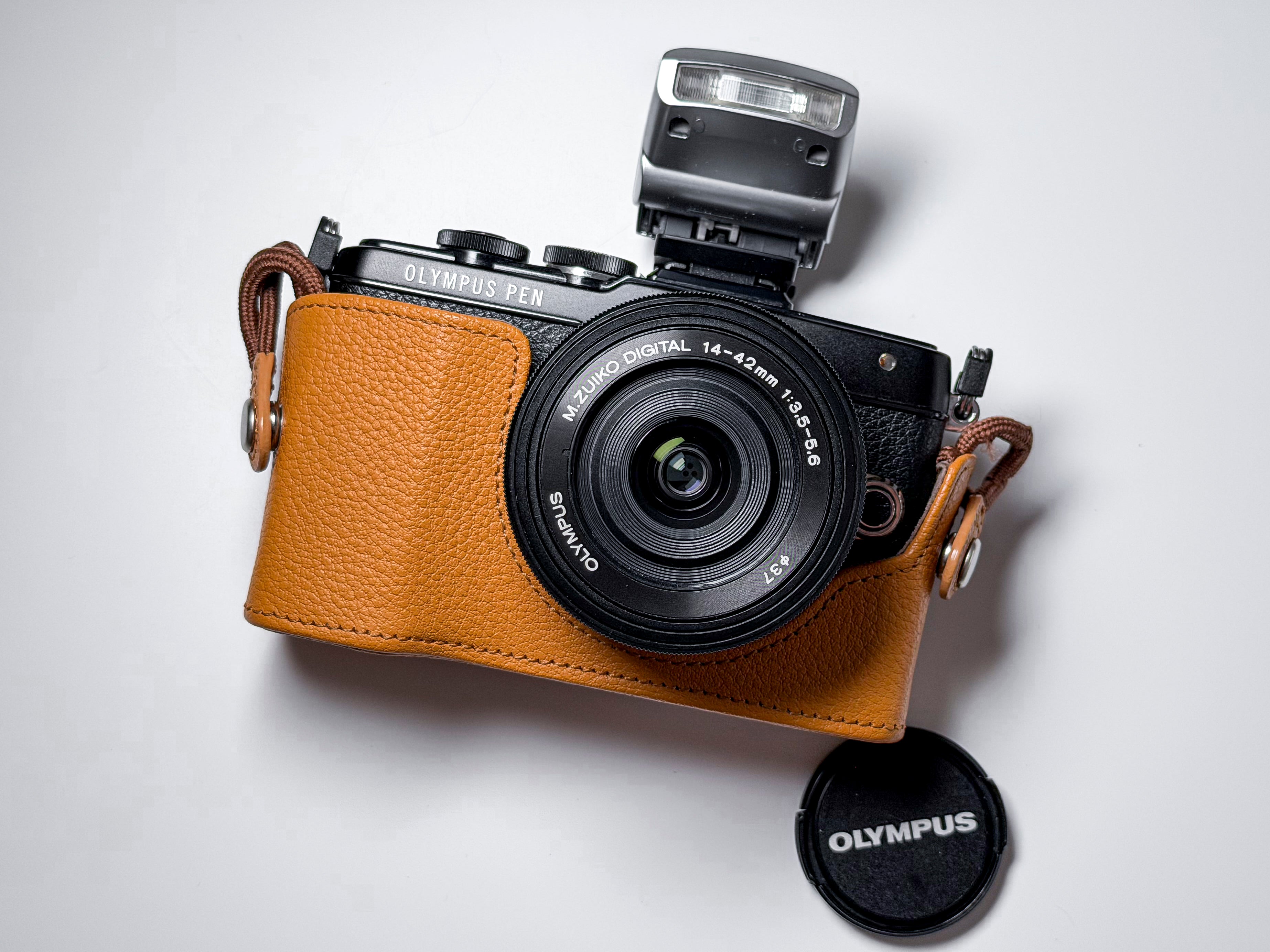 Olympus E-PL7 + 14-42mm Pancake Zuiko M43 - 1 Year Warranty, Excellent EPL7