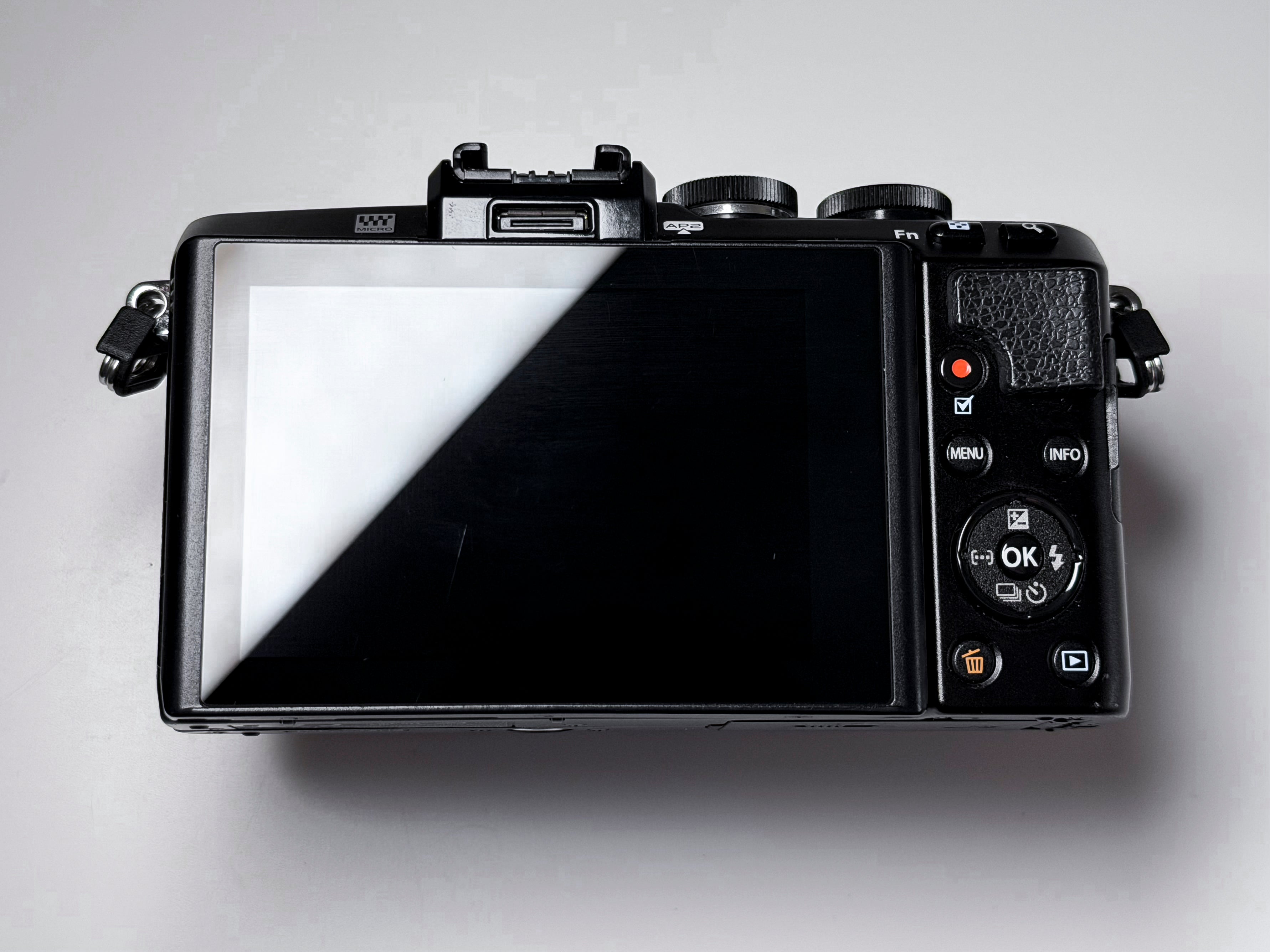 Olympus E-PL7 + 14-42mm Pancake Zuiko M43 - 1 Year Warranty, Excellent EPL7