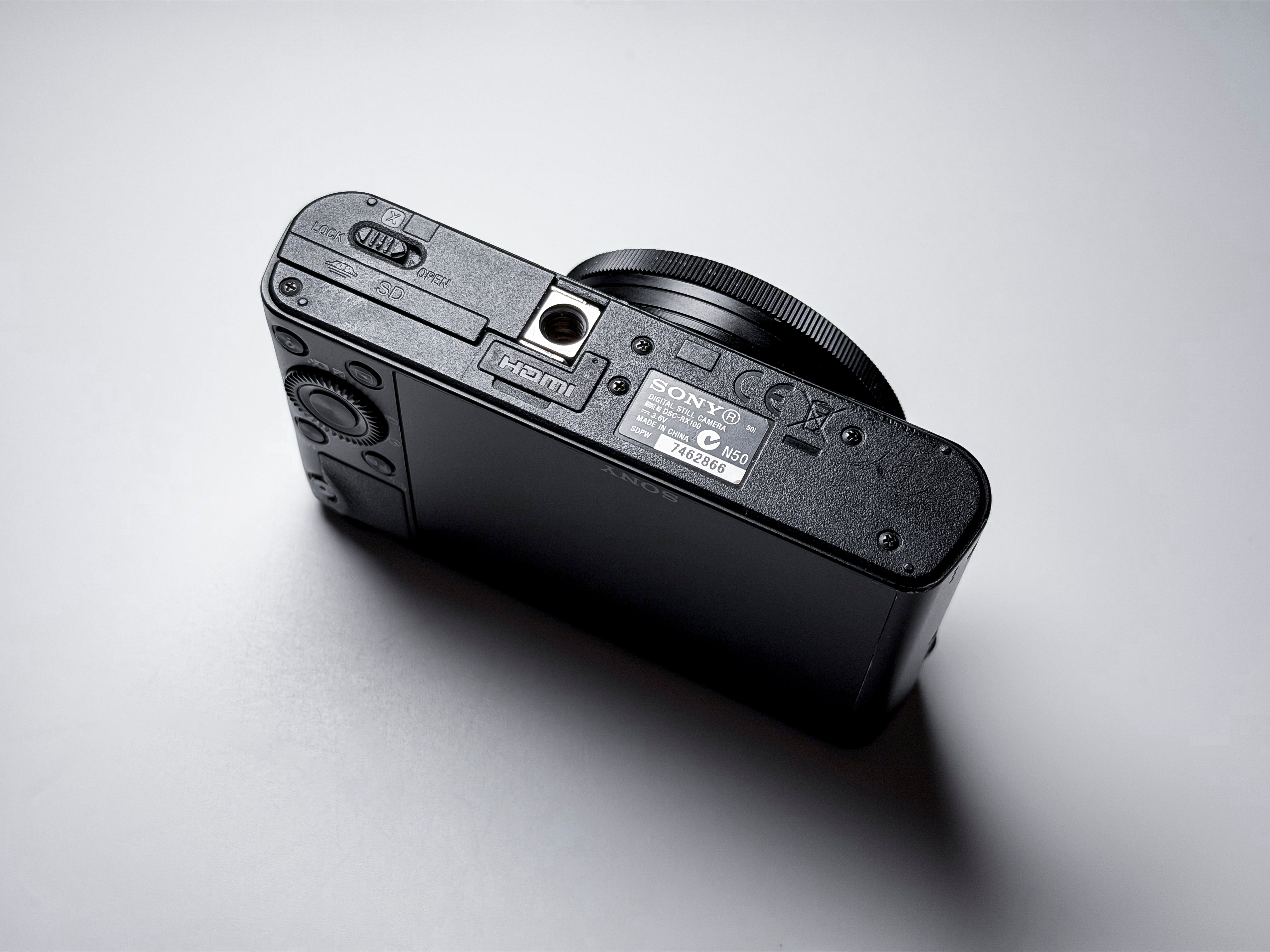 Sony RX100 Cyber-shot Digital Camera 20.2 Mpx - 1 Year Warranty RX 100 RX-100