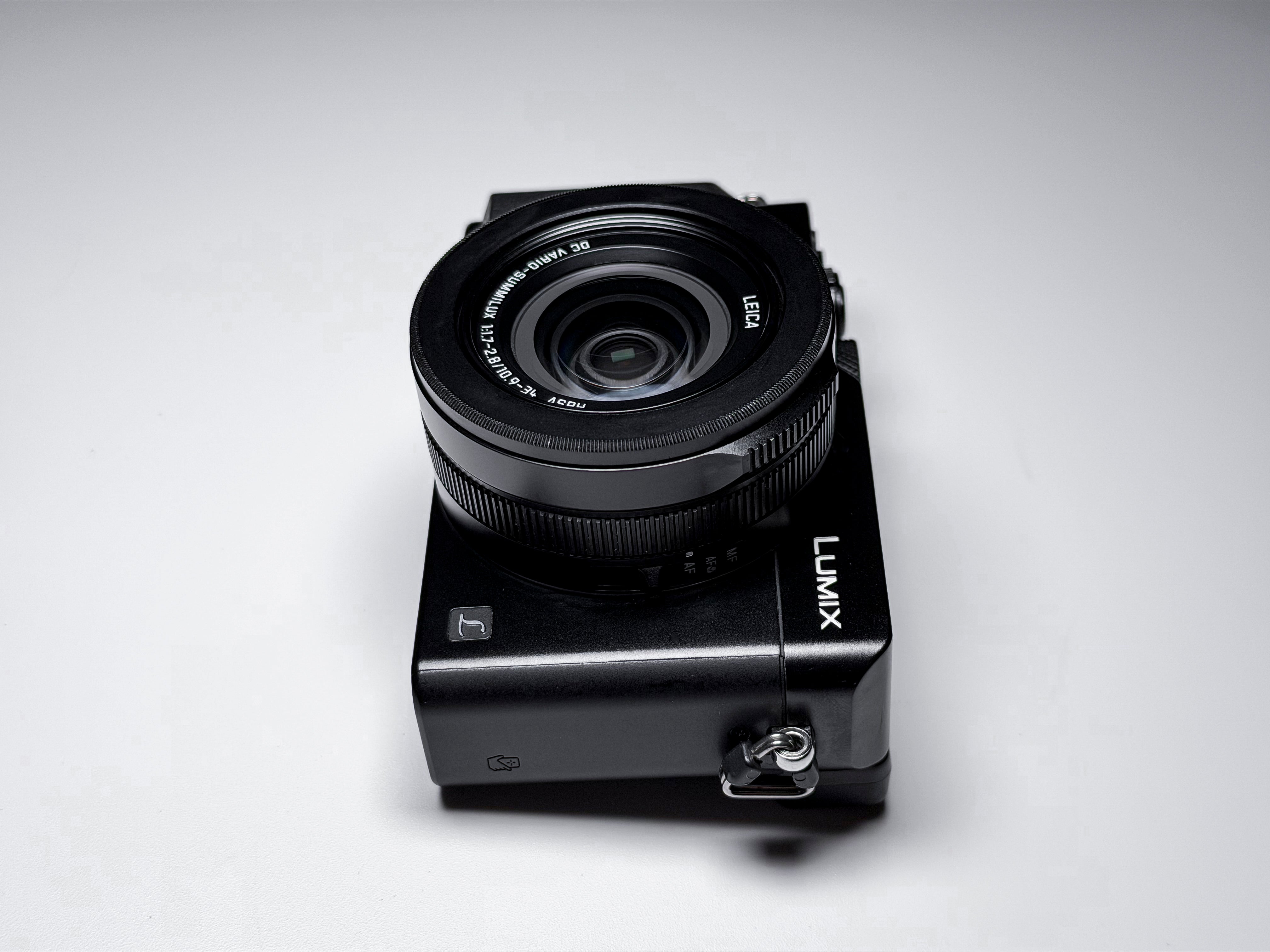 Panasonic Lumix LX100 Leica Lens - 1 Year Warranty, Excellent