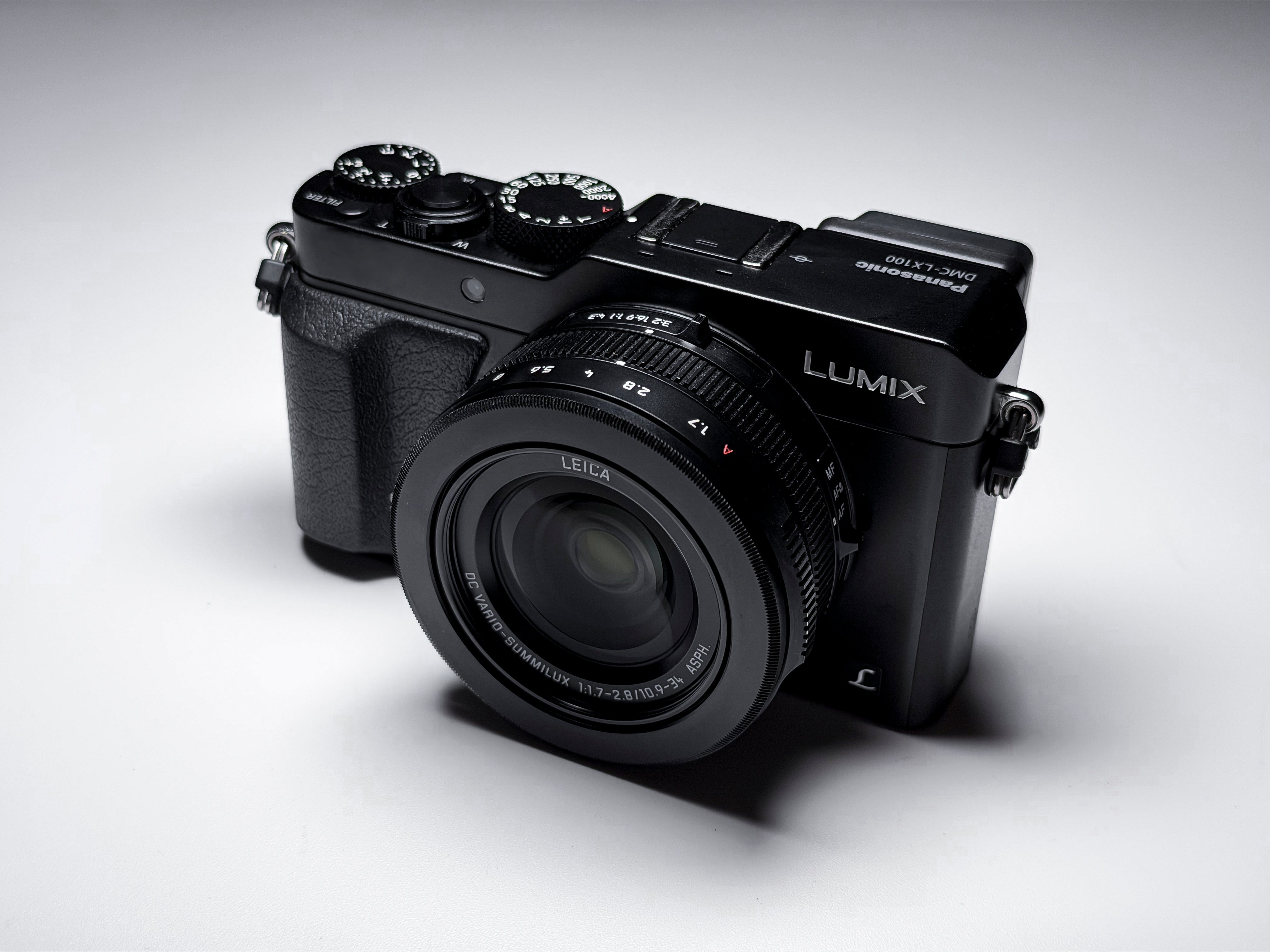 Panasonic Lumix LX100 Leica Lens - 1 Year Warranty, Excellent