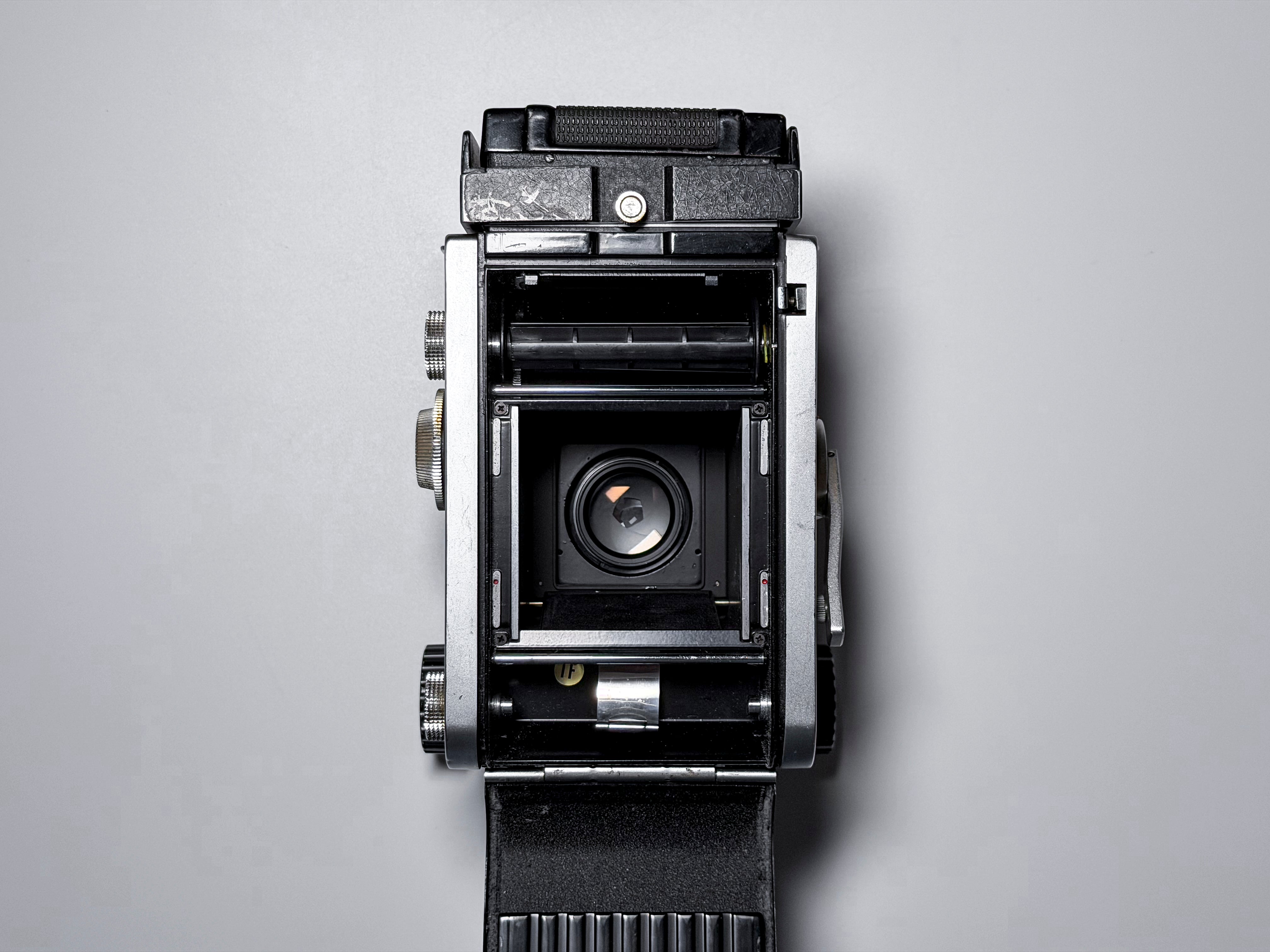 Mamiya C33 Professional + Sekor 80mm f/2.8 Blue Dot Medium Format 120 Film TLR