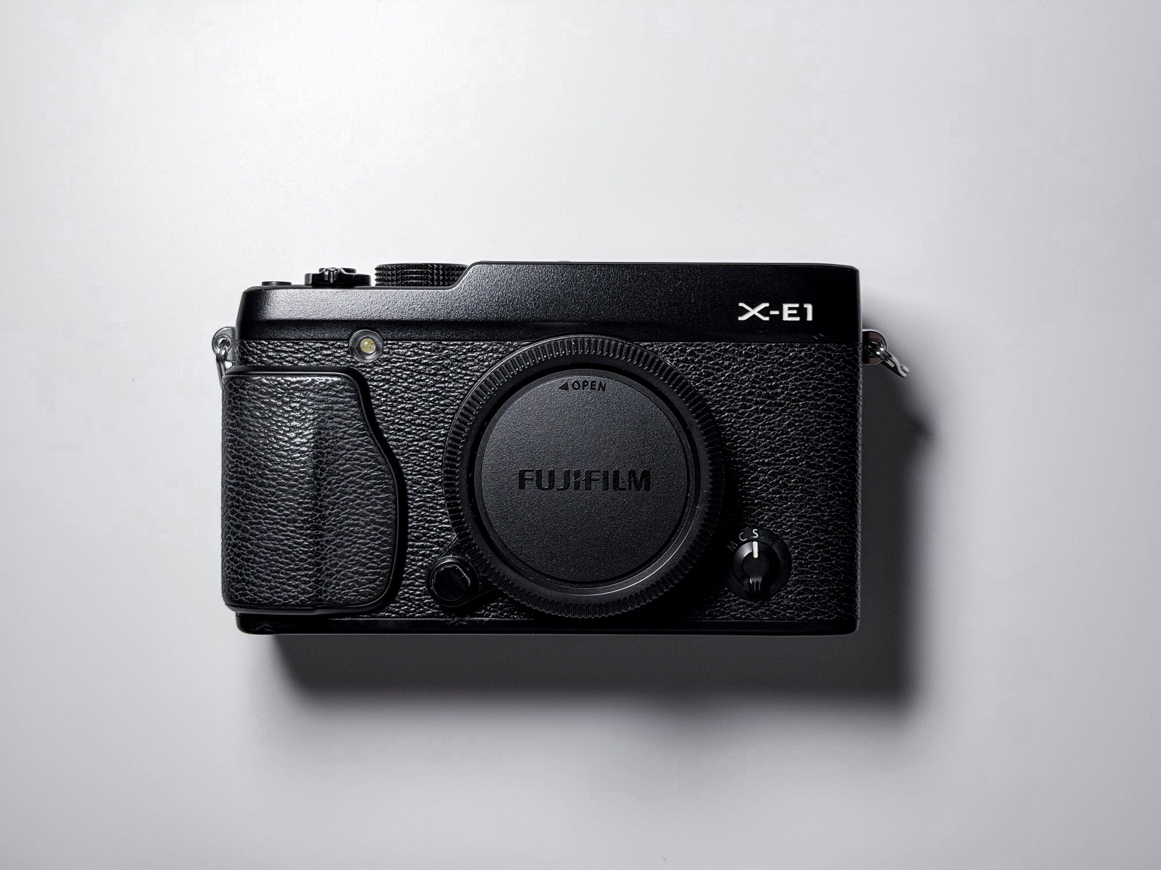 Fujifilm X-E1 Mirrorless Body X-Trans EVF XE1 - 1 Year Warranty, Excellent Fuji