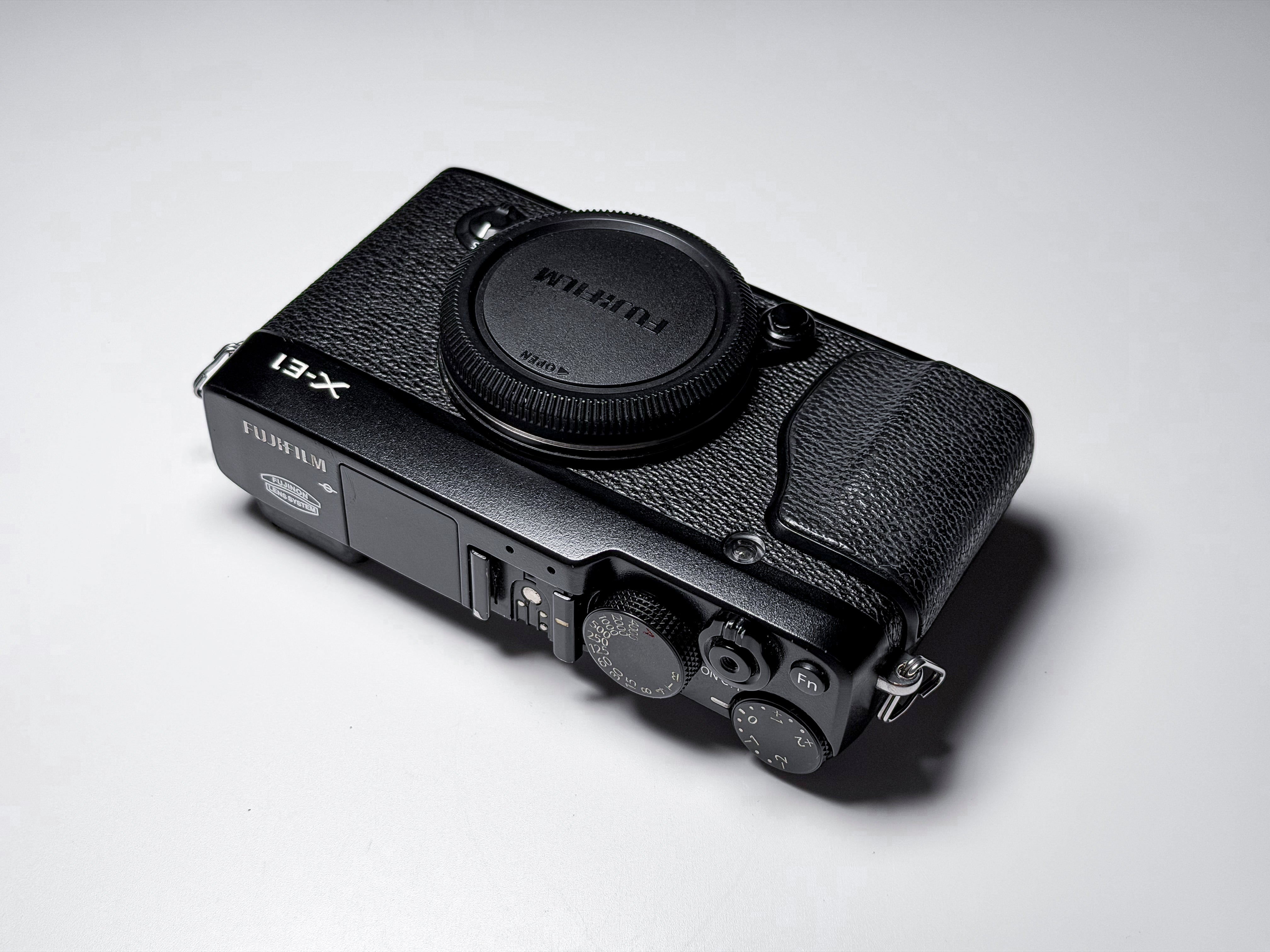 Fujifilm X-E1 Mirrorless Body X-Trans EVF XE1 - 1 Year Warranty, Excellent Fuji