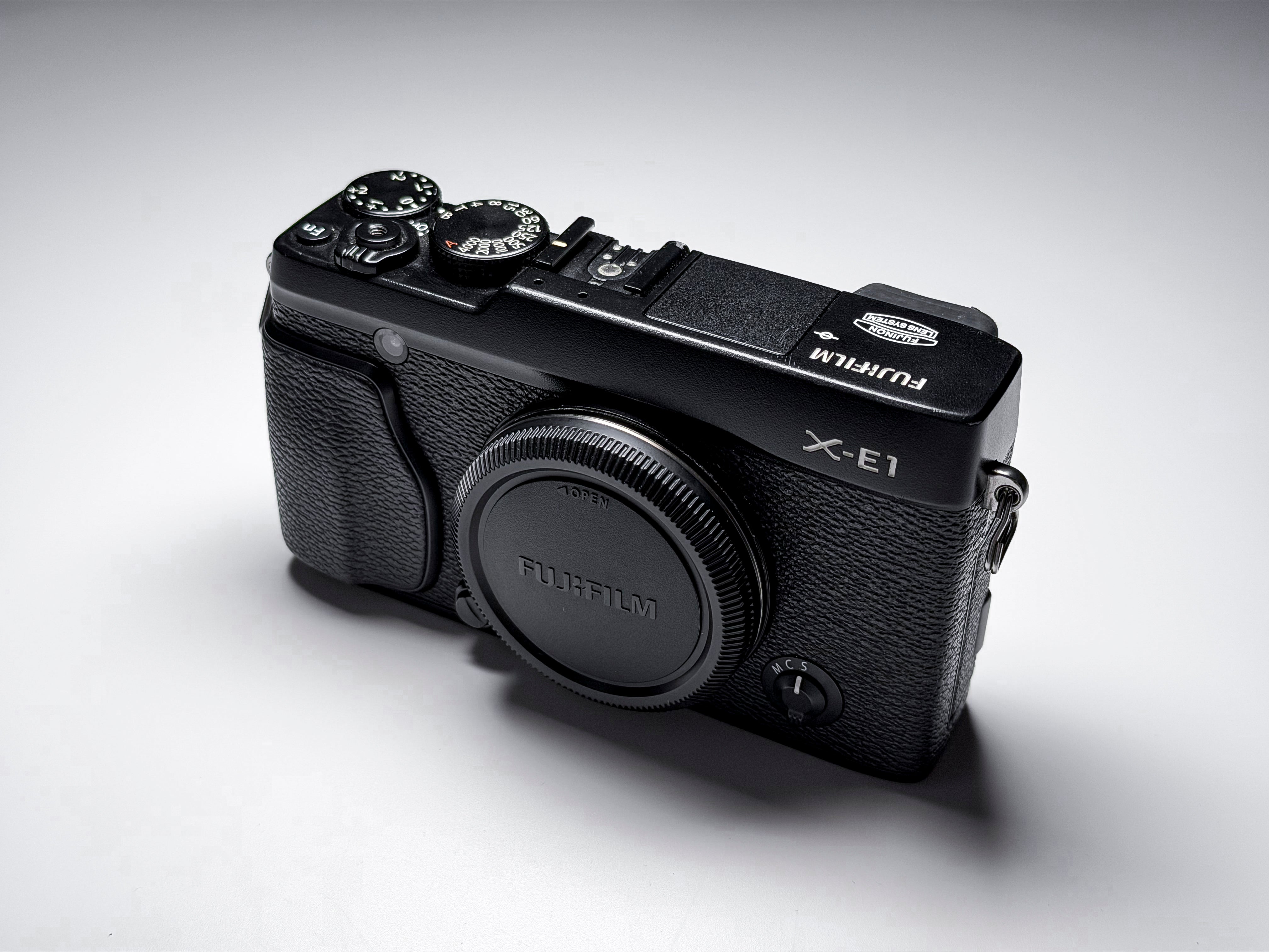 Fujifilm X-E1 Mirrorless Body X-Trans EVF XE1 - 1 Year Warranty, Excellent Fuji