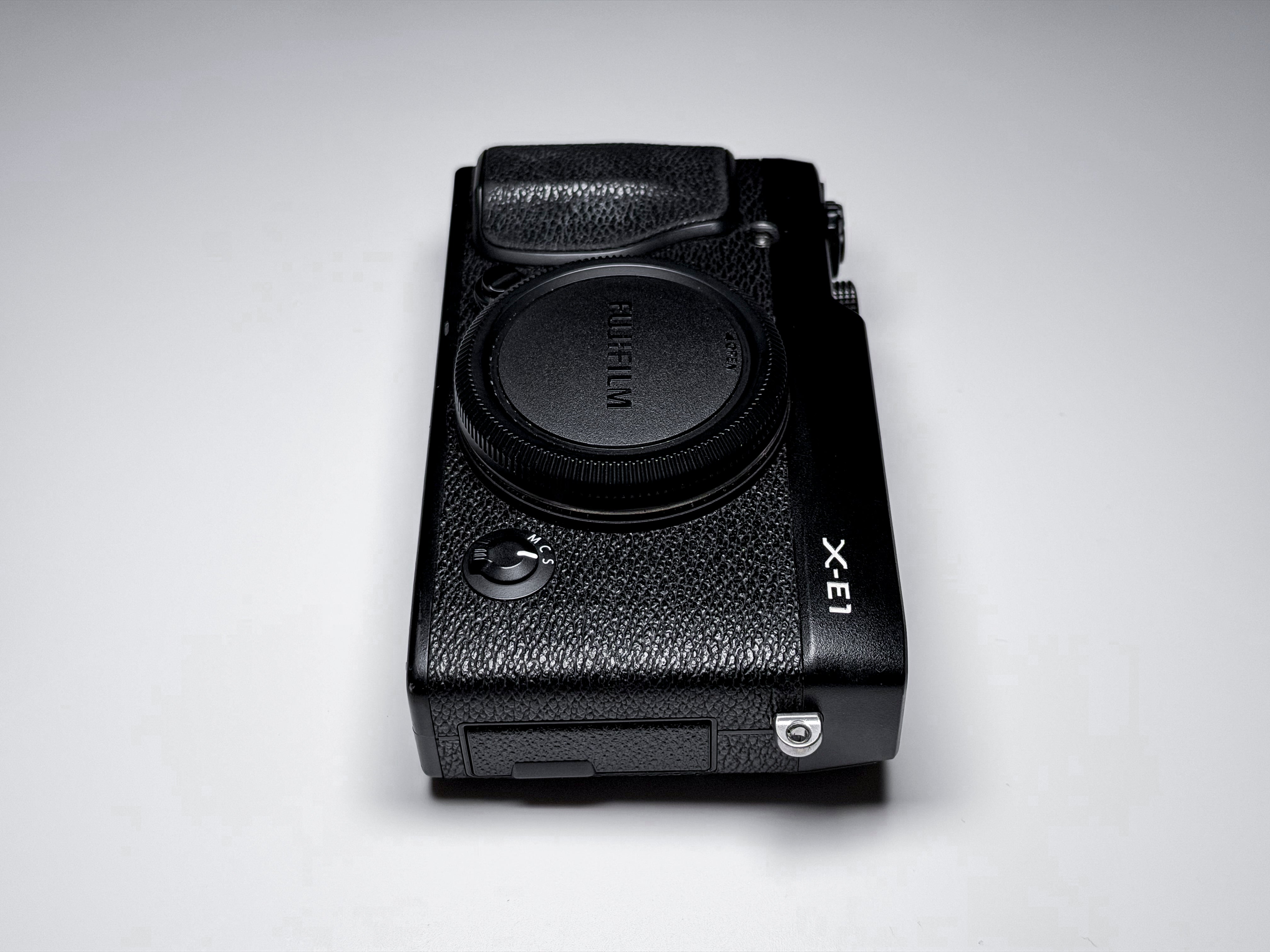 Fujifilm X-E1 Mirrorless Body X-Trans EVF XE1 - 1 Year Warranty, Excellent Fuji