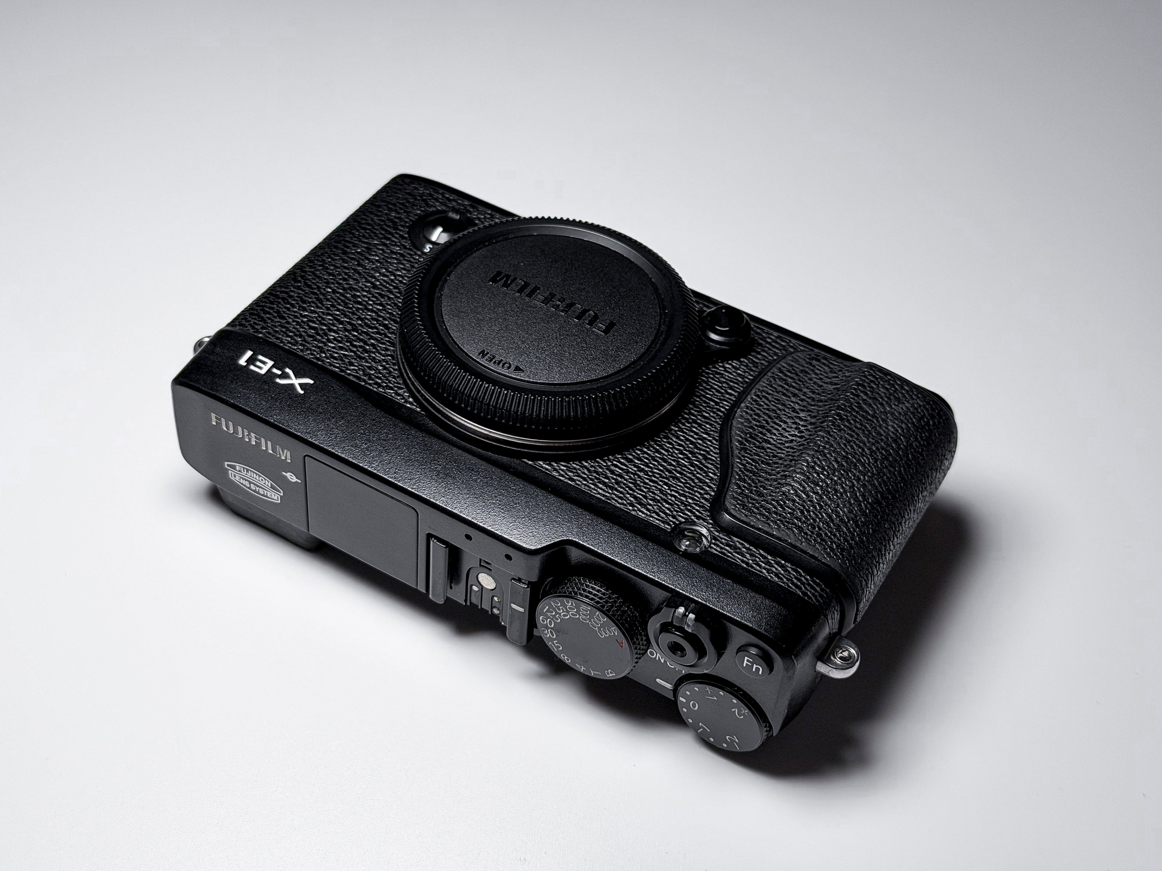 Fujifilm X-E1 Mirrorless Body X-Trans EVF XE1 - 1 Year Warranty, Excellent Fuji