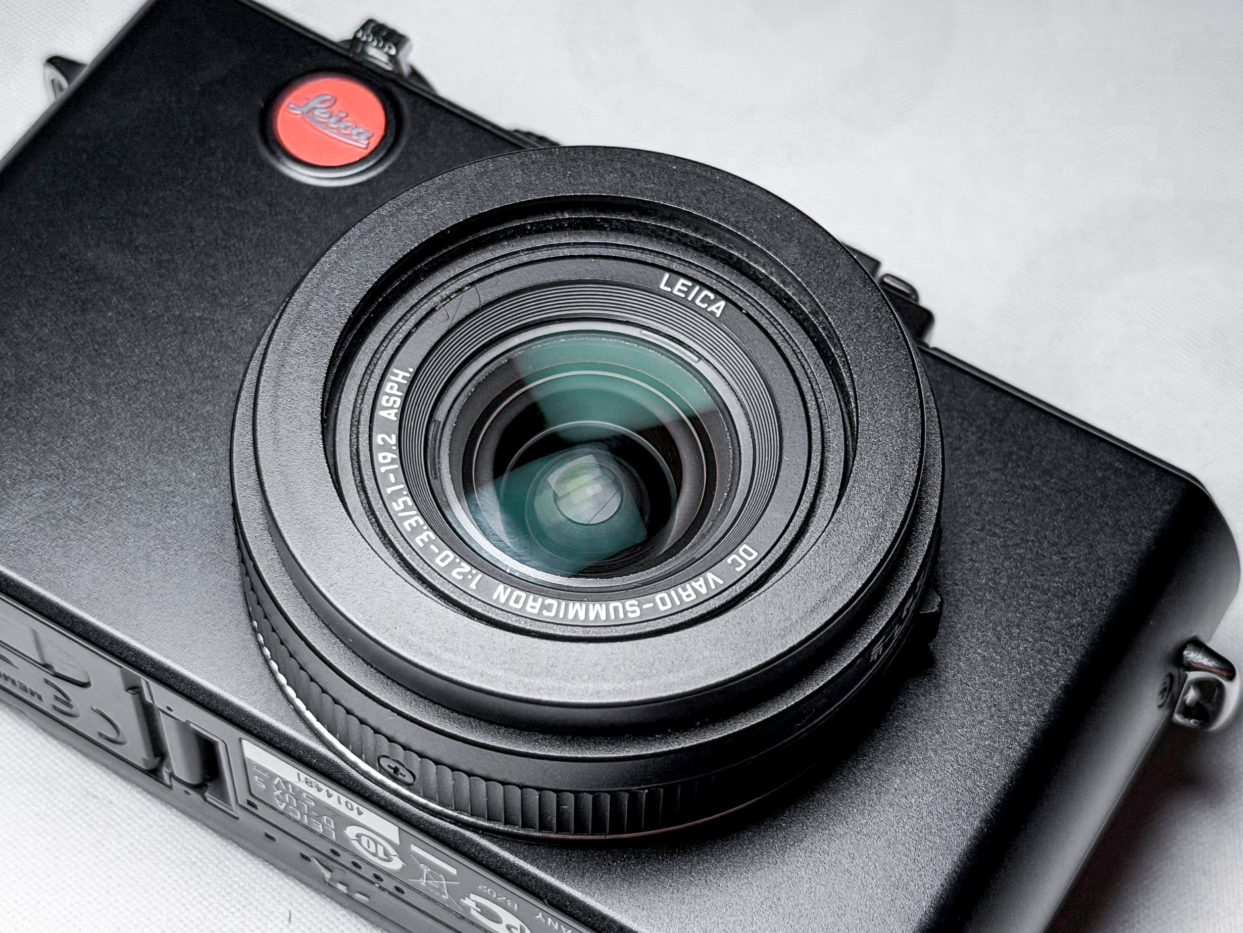 Leica D-Lux 5 CCD Camera Summicron 24-90mm - 1 Year Warranty, Excellent