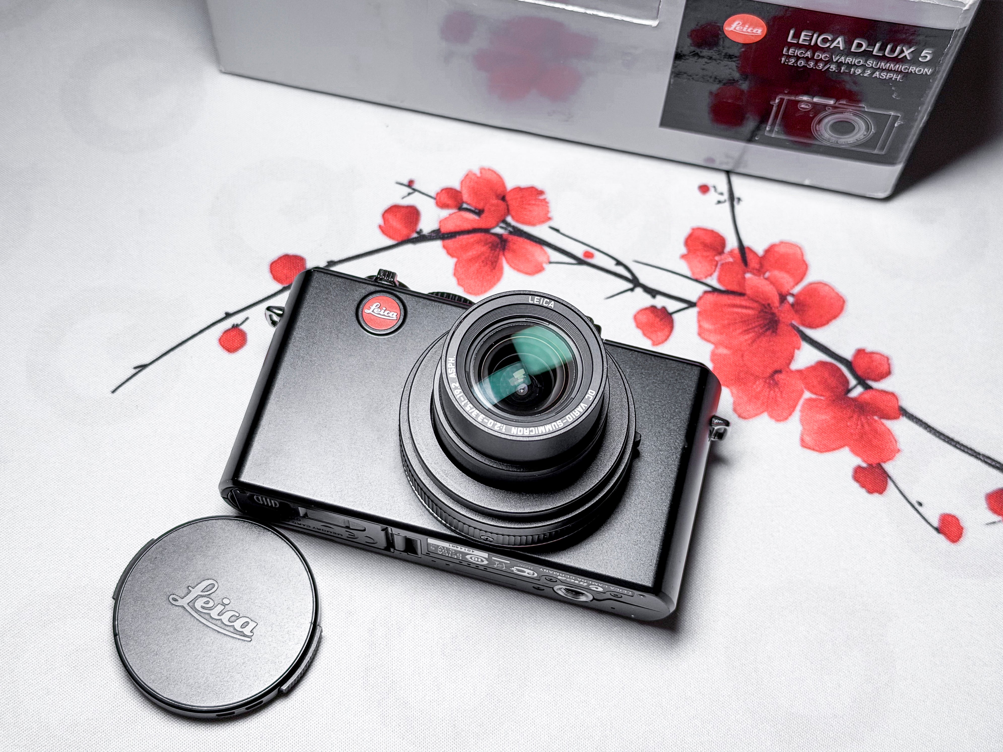 Leica D-Lux 5 CCD Camera Summicron 24-90mm - 1 Year Warranty, Excellent