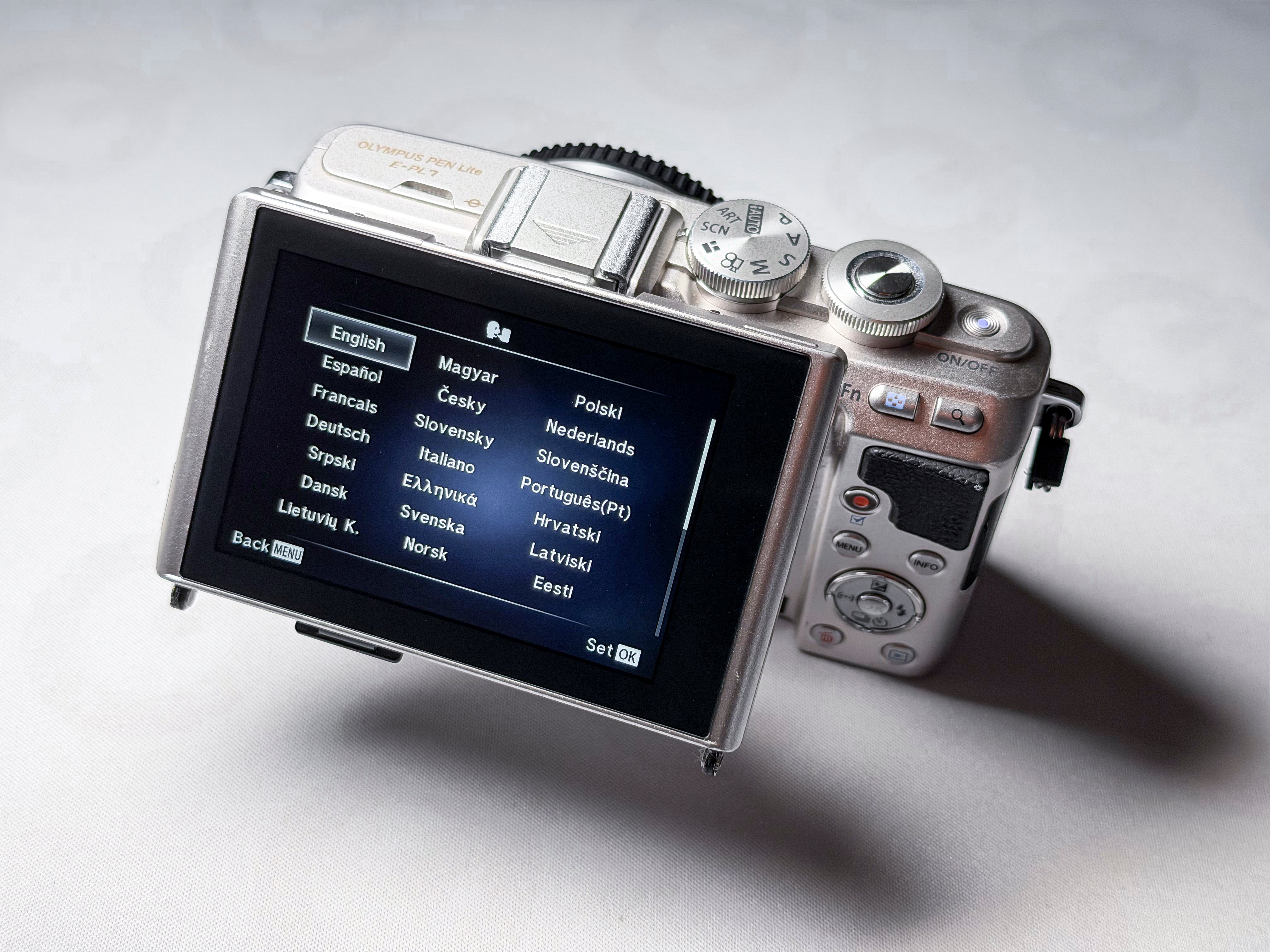 Olympus Pen E-PL7 + Zuiko 14-42 M43 MFT Camera - 1 Year Warranty, Excellent EPL7