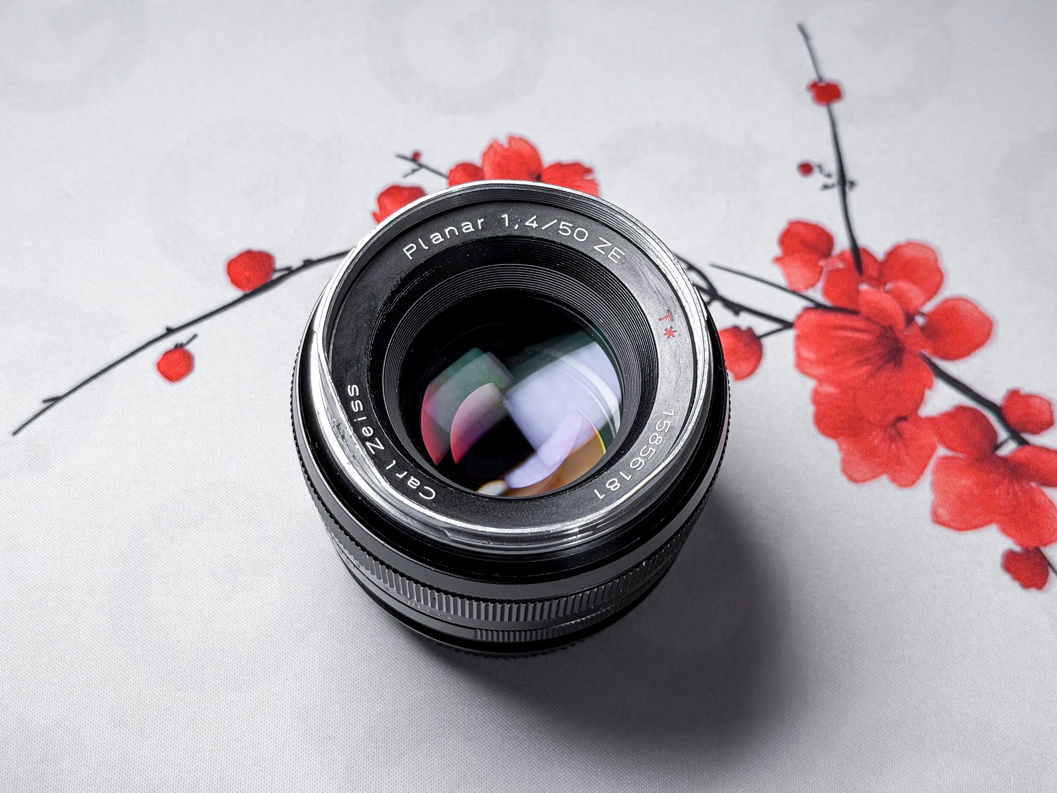 Zeiss Planar 50mm f/1.4 ZE for Canon EF EOS - 1 Year Warranty, Clean