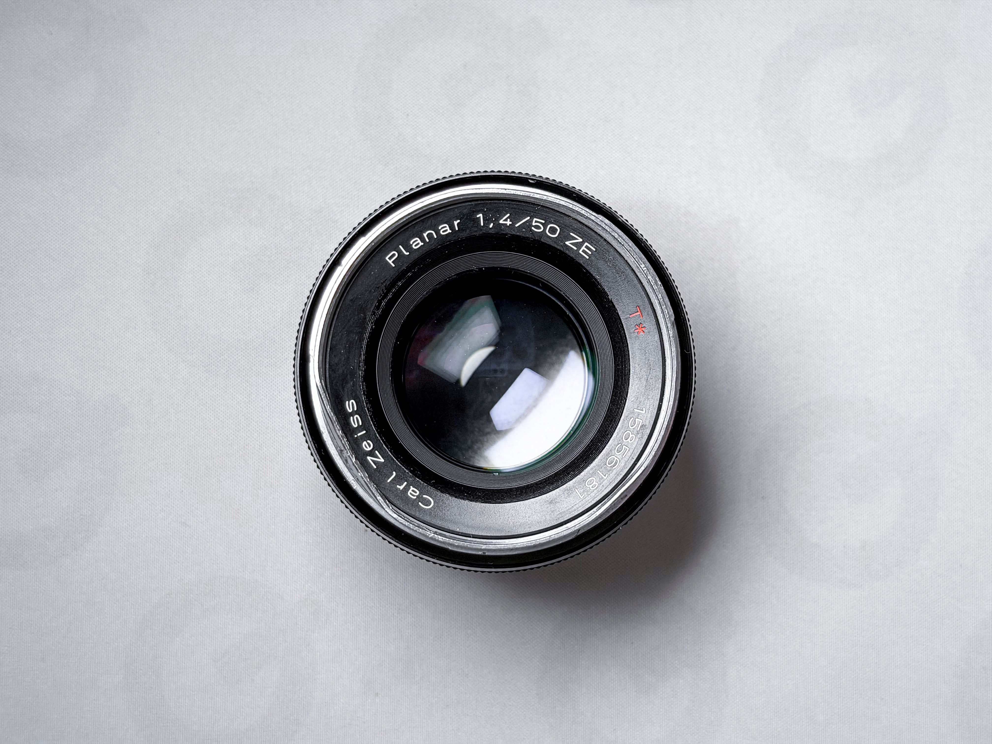 Zeiss Planar 50mm f/1.4 ZE for Canon EF EOS - 1 Year Warranty, Clean