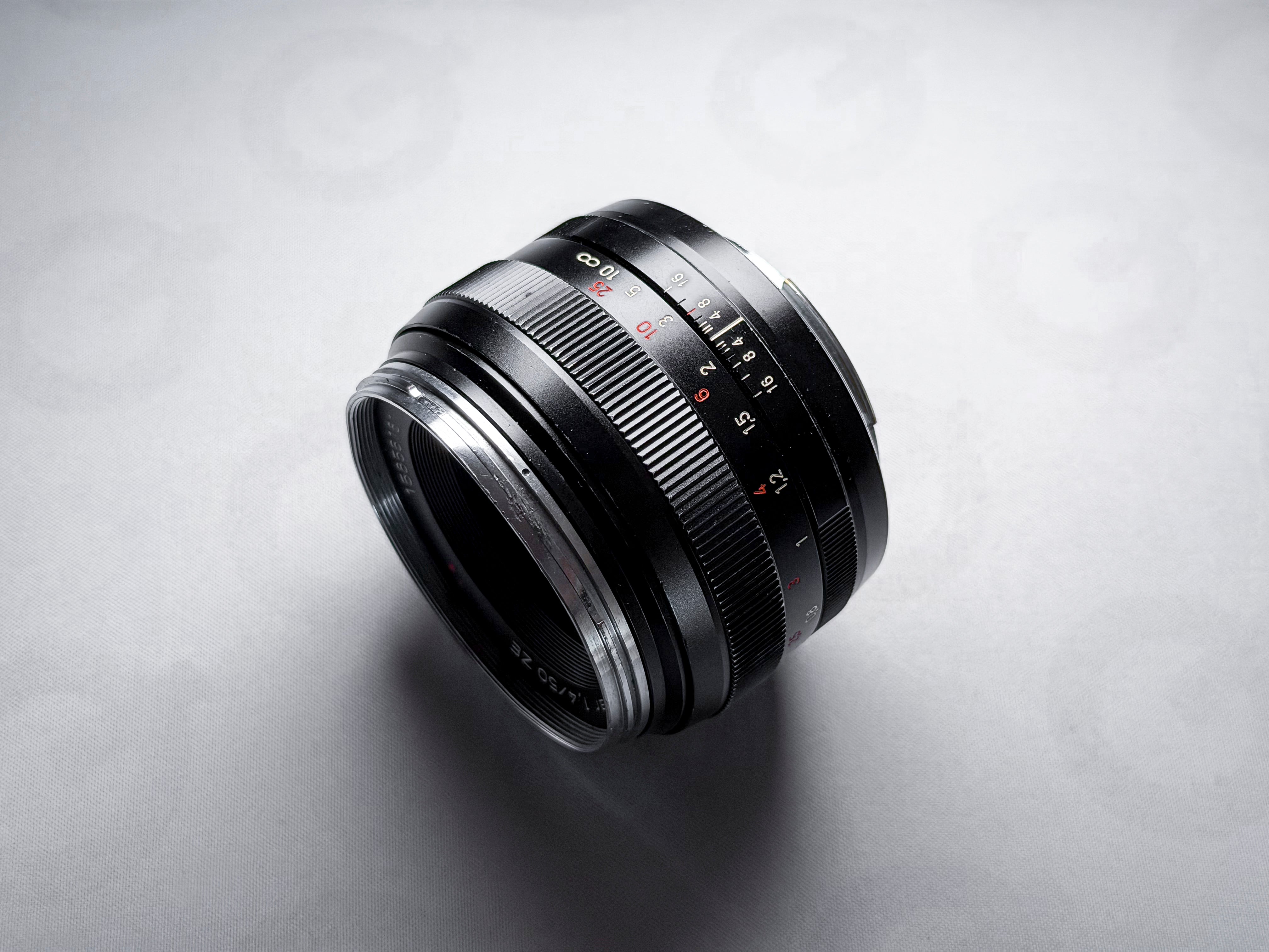 Zeiss Planar 50mm f/1.4 ZE for Canon EF EOS - 1 Year Warranty, Clean