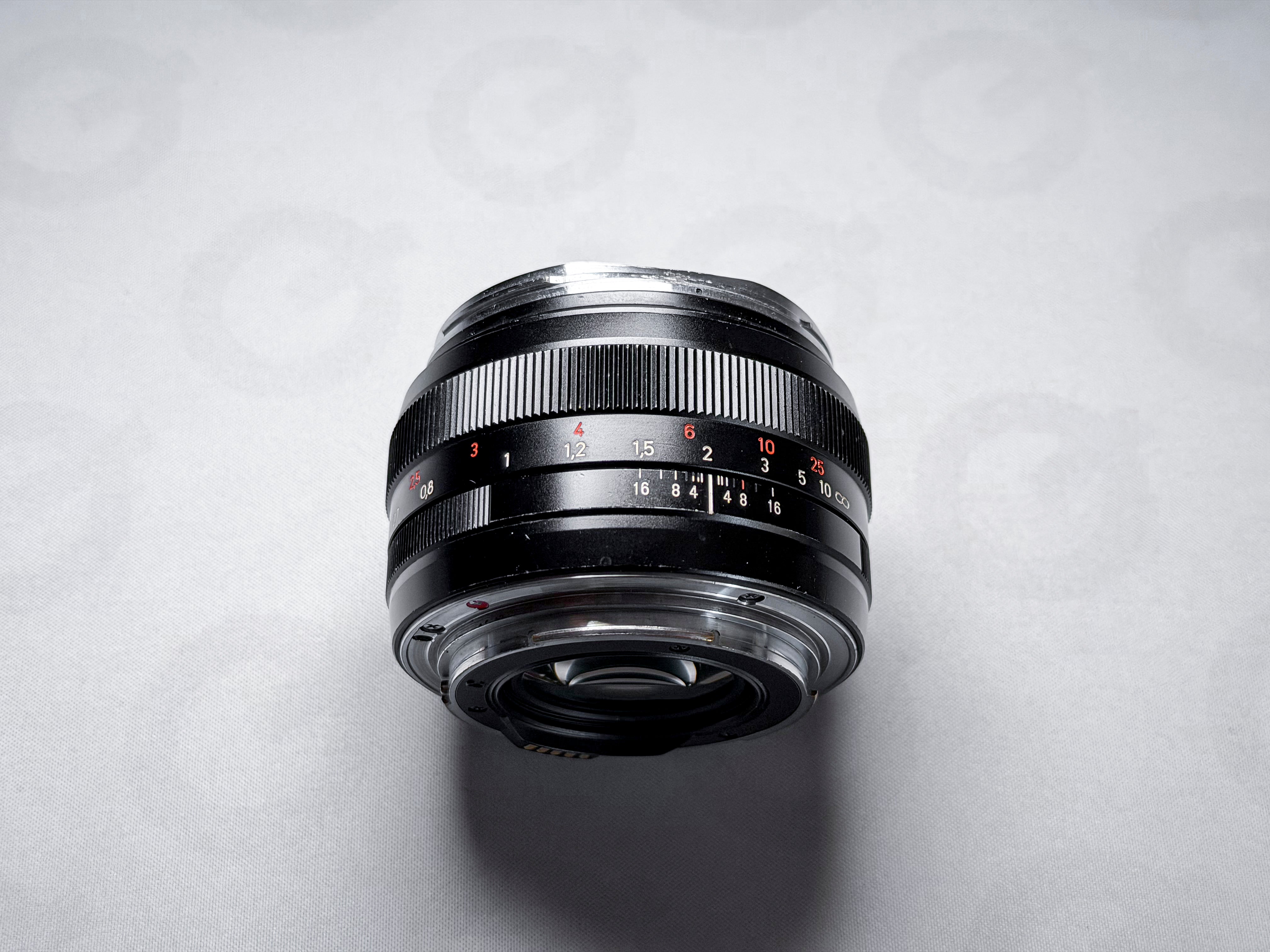 Zeiss Planar 50mm f/1.4 ZE for Canon EF EOS - 1 Year Warranty, Clean