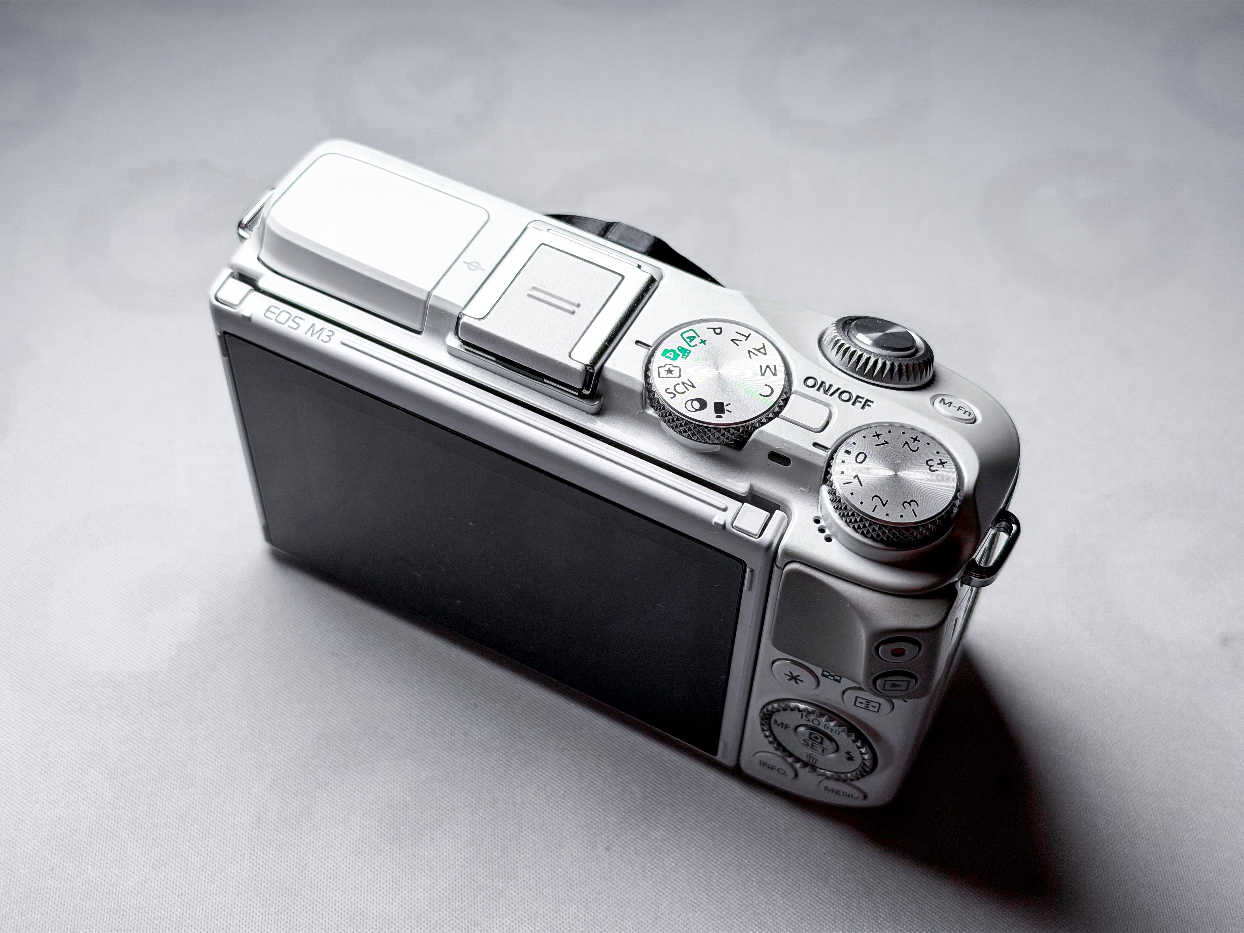Canon EOS M3 Mirrorless Body APS-C 24.2 Mpx - 1 Year Warranty, Excellent