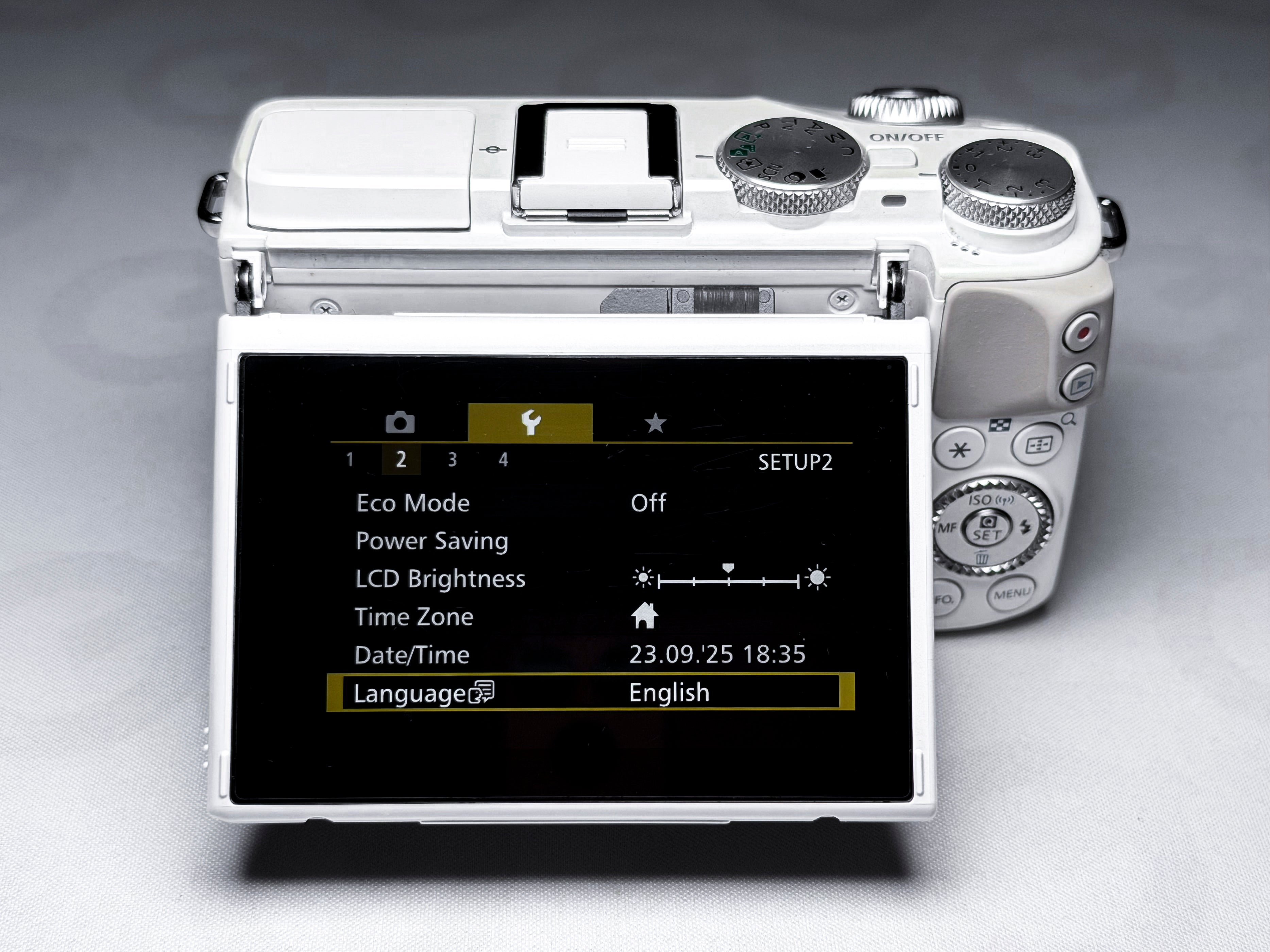 Canon EOS M3 Mirrorless Body APS-C 24.2 Mpx - 1 Year Warranty, Excellent